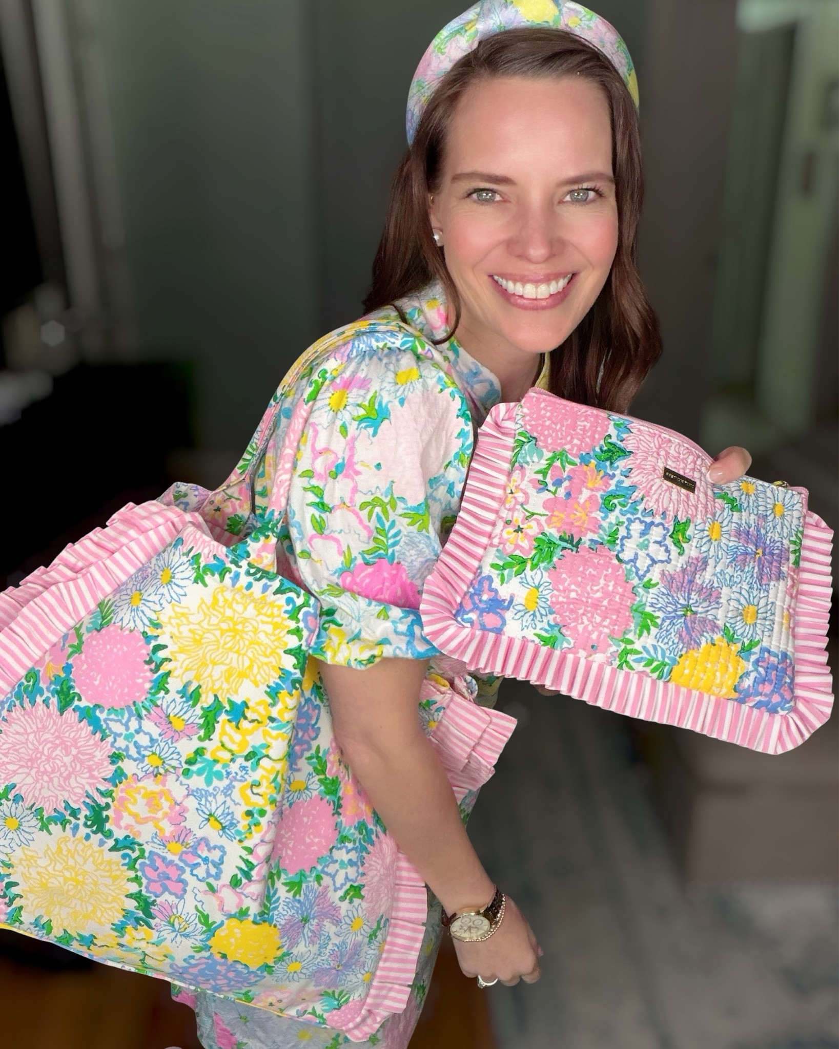 Lilly Pulitzer Spring Floral Outfit 🌸💗 Ruffle Tote & Matching Set


The happiest spring look 🌸💗 wearing the Lilly Pulitzer Carey dress paired with the cutest matching ruffle tote + pouch for a perfectly coordinated moment! I added the slim knot headband for a polished, preppy touch and finished with comfy pink sandals for an easy everyday outfit 🌿✨

This is such a fun look for brunch, showers, or spring events—lightweight, colorful, and effortlessly put together 💐

spring outfit ideas, lilly pulitzer dress, floral spring dress, preppy style outfit, matching accessories, ruffle tote bag, pink sandals outfit, feminine spring style, colorful outfit inspiration

#LTKOver40 #LTKPetite #LTKMothersDay