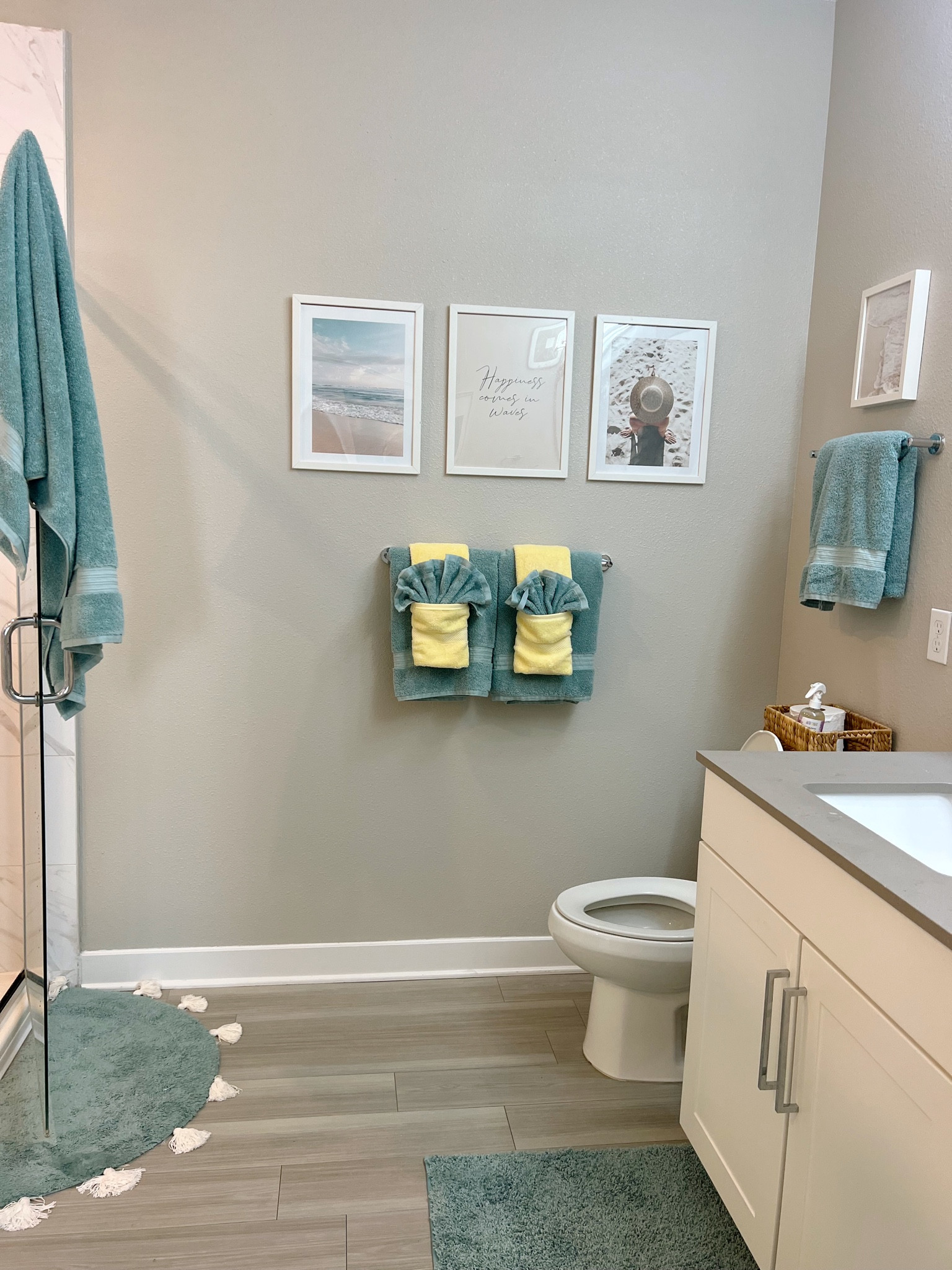 the master bathroom towels and details 