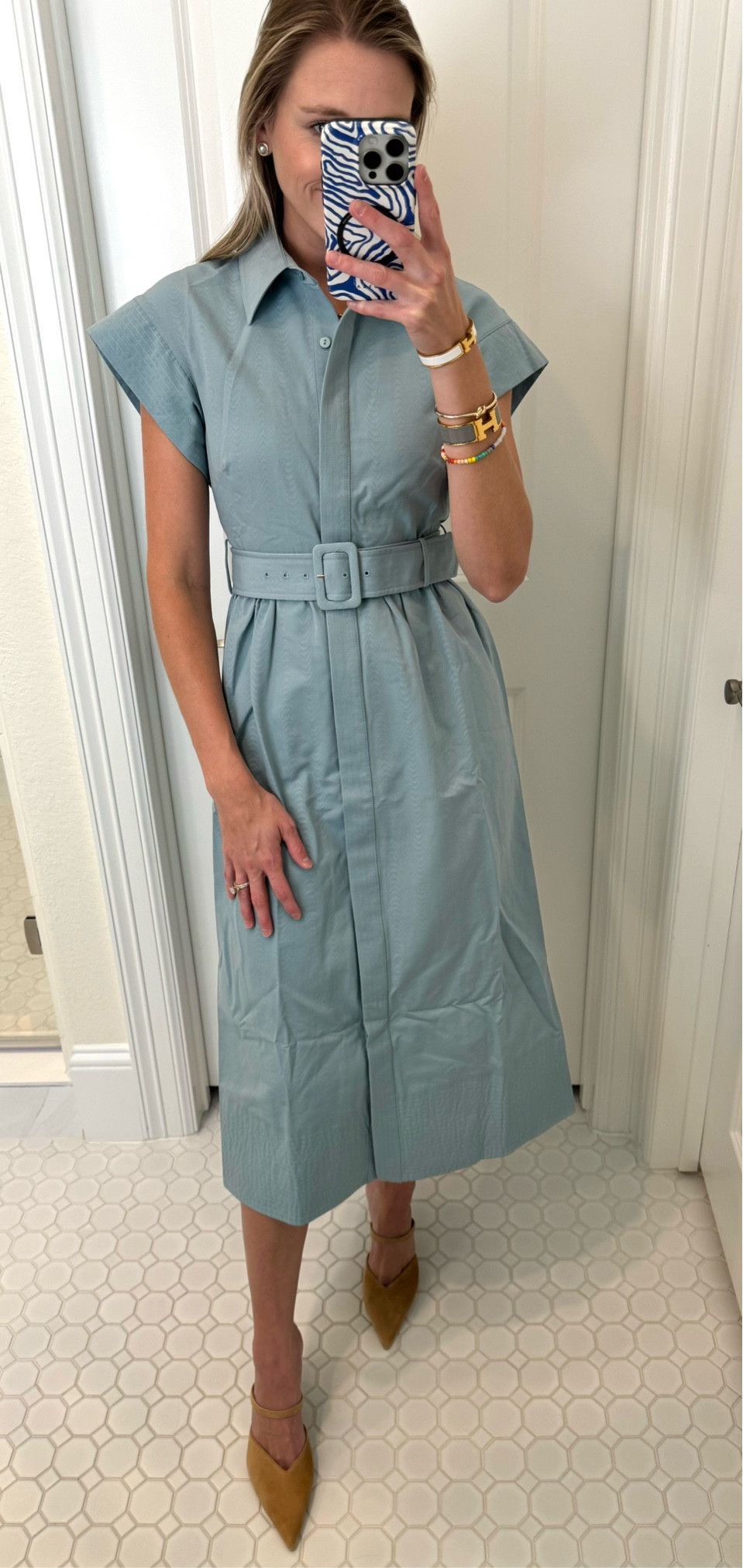 Another great option for family photos. Love the color & shape! I'm 5'7 for reference & wearing an XS. Also, loving these shoes. A classic brown suede...TTS! Linked both & more!