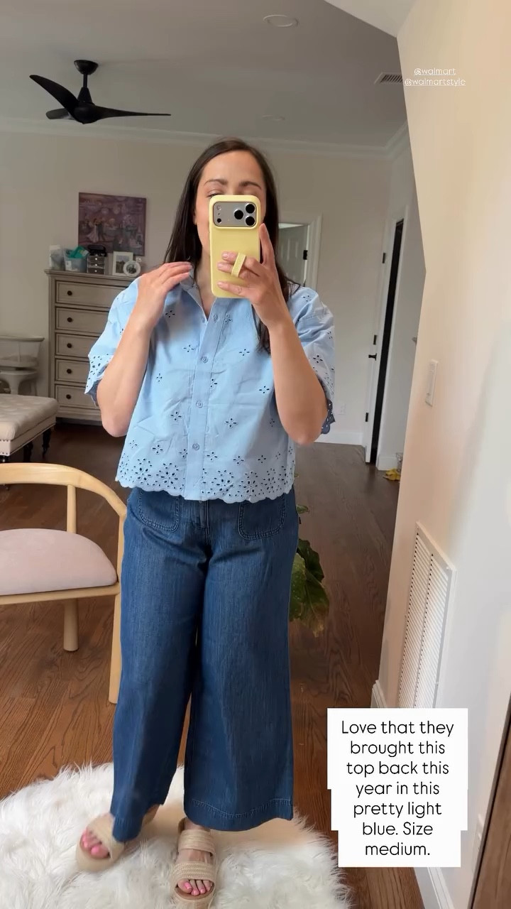 Love that they brought this top back this year in this pretty light blue. Size medium.  @walmart @walmartstyle