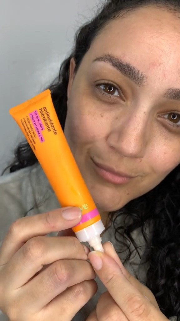 Um passo importante em minha rotina de skincare diurna é o Hidratante Antioxidante da Sallve

Ele possui também FPS 30 UVA/ UVB. Não arde na região dos olhos e não deixa a pele esbranquiçada.

Me ajuda a deixar a rotina de autocuidado com a pele fica bem mais simples e eficiente!

#LTKbeauty #LTKbrasil #LTKBeautySale