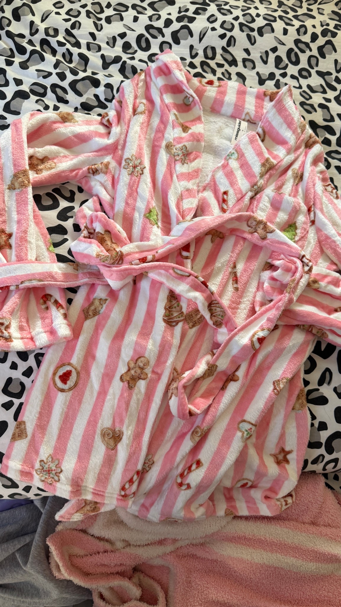 The most perfect christmas robe?! I think yes 🍪🧑🏼‍🎄💗

#LTKCyberWeek #LTKHoliday #LTKSeasonal