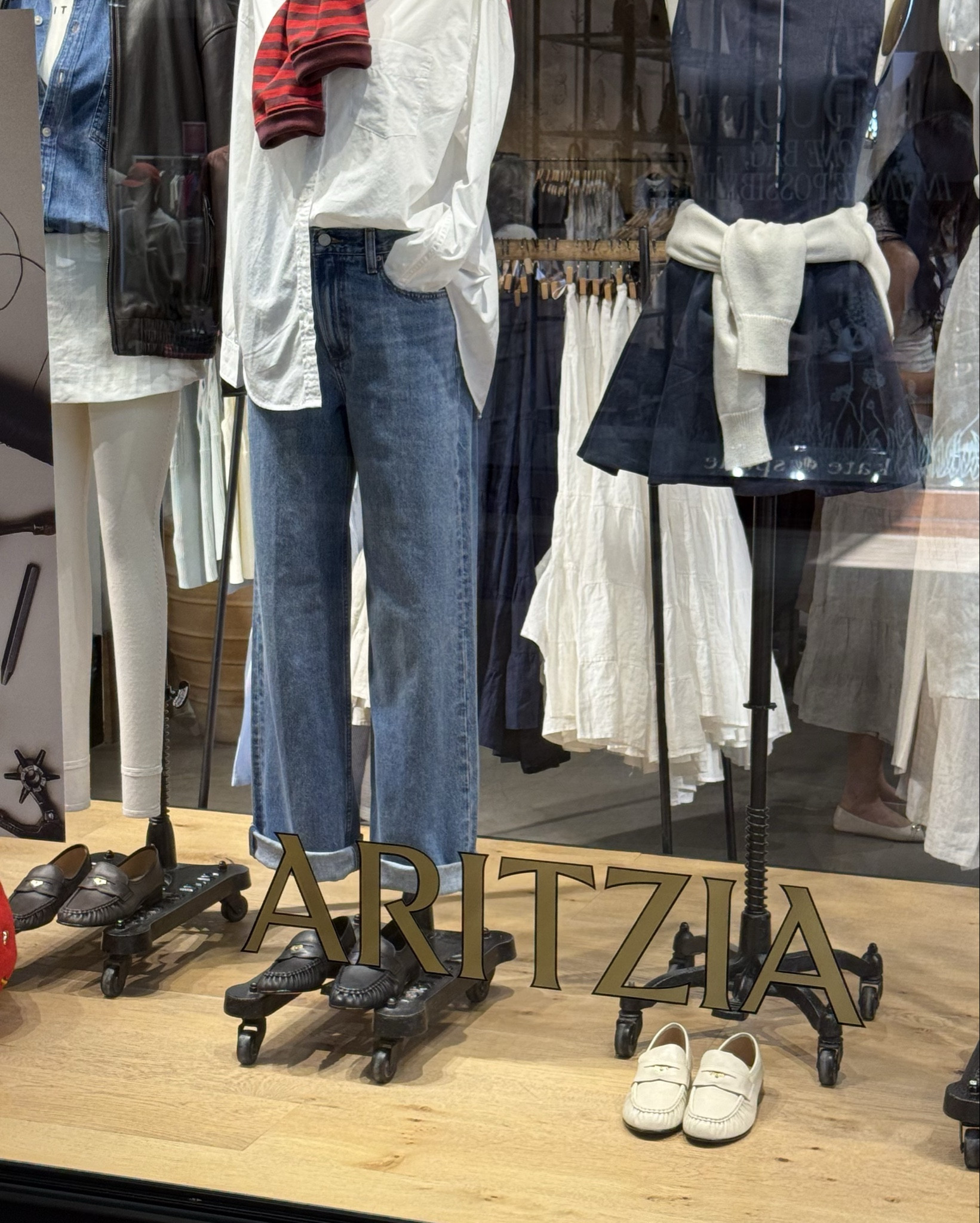 Aritzia has some of the nicest pieces for spring and summer. So many beautiful dresses and tops. The trousers and pants are so good. Here are some pieces that I thought were so nice. The first blue dress was shockingly my favorite  