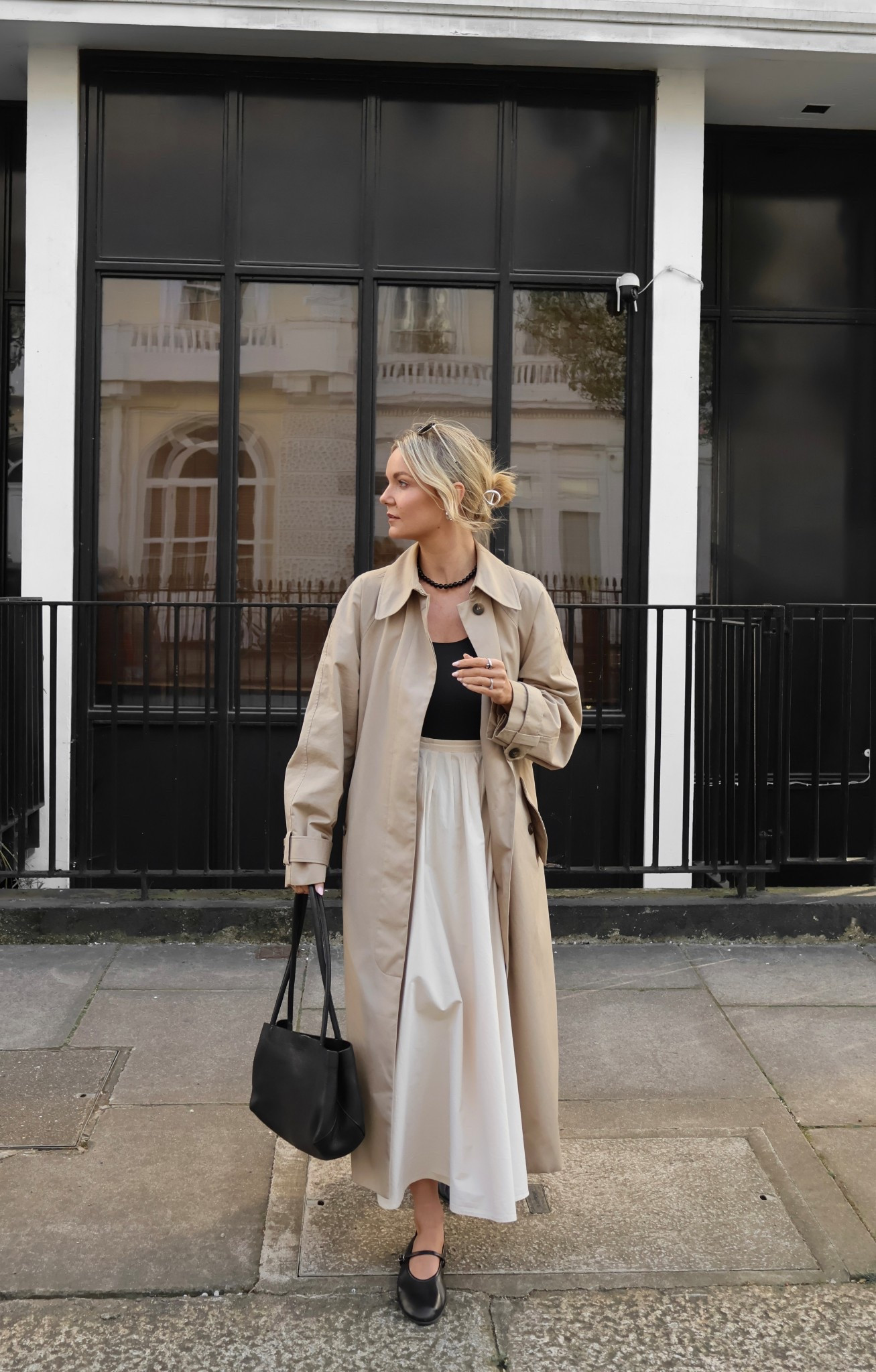 Trench coats and midi skirts 👌🏽
.
.
.
#trenchcoat #maxiskirt #minimalstyle #londonstyle #neutralstyle #neutralstyling 

#LTKuk #LTKAroundTheWorld #LTKAprilSpotlight