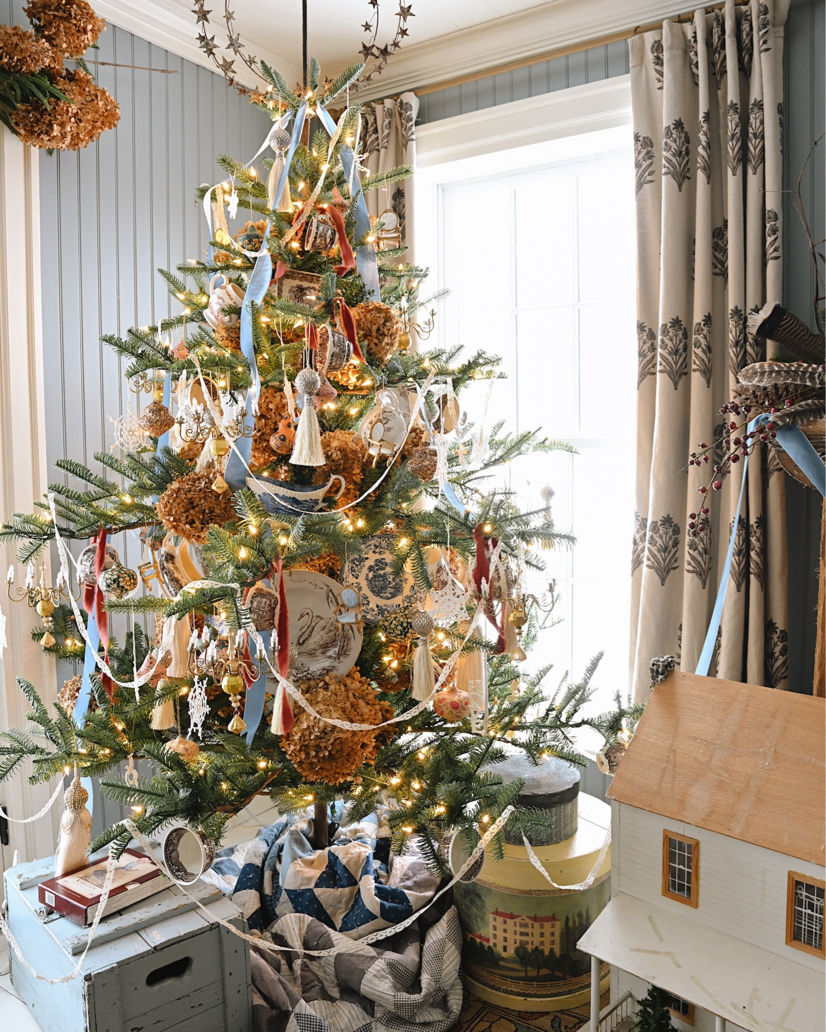 Cozy cottage farmhouse Christmas- mostly found secondhand items, but some new linked below. 

#LTKHoliday #LTKGiftGuide #LTKSeasonal