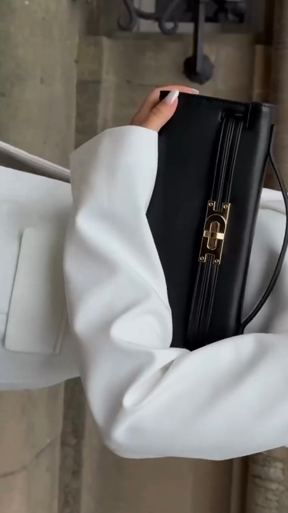 The inspired timeless clutch/shoulder bag I’ve tested and am carrying through my holiday travels and gifting to fashionistas! Unlatches like Hermes. Chefs kiss.