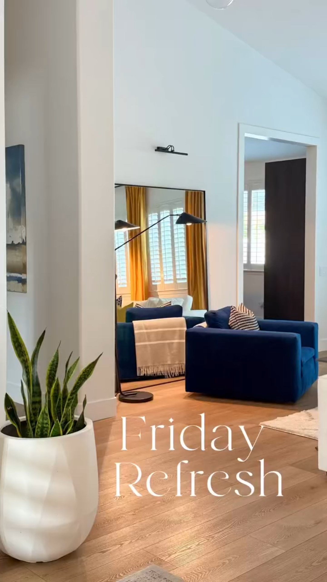 Friday Refresh ✨
Layering bold pillows and chunky throws = weekend bliss. Featured: colorful Wayfair pillows + soft, textured blankets. Swipe to shop the exact picks from my reel and a few budget‑friendly dupe options!

#InteriorStyling #FridayVibes #GalleryWallGoals #BoldInteriors #HomeBarStyle #ColorPop #DressyourspacebySandraMijan #InteriorInspo #WeekendVibes

#LTKHome