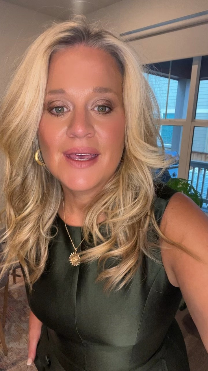 ✨Tap the bell, save and ❤️ start here over 40 fashion, midlife style, midsize fashion and luxury looks for less.  

30th High School Reunion dress!


⬇️Sizing information:
10 (size down if in between sizes.) 

👑 Helping you look good, feel good.-Lindsey Denver   Check back daily for belly-friendly style, confidence, and Outfit Physics™.