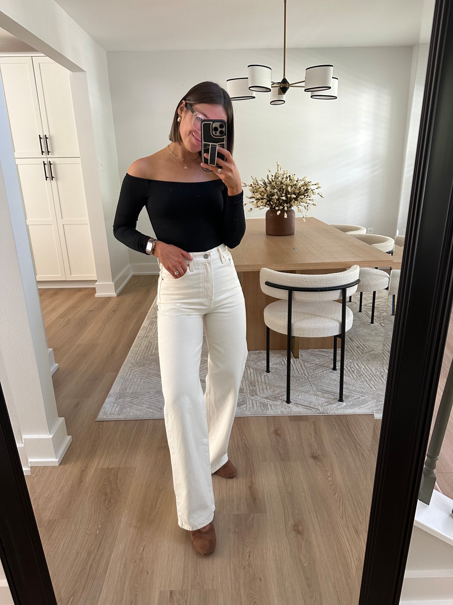 Levi’s ribcage wide leg women’s jeans size 25x30 tts I’m 5’3” and I love the fit of these!! And they look great on the butt!

@Nuuds black off the shoulder bodysuit size small tts 

Levi’s, Levi’s jeans, white jeans, cream jeans, wide leg jeans, nuuds, nuuds off the shoulder bodysuit, black bodysuit, bodysuit, ballet flats, Nordstrom flats, suede flats, chocolate brown flats, Mary Jane’s

#LTKFindsUnder100 #LTKootd #LTKPetite