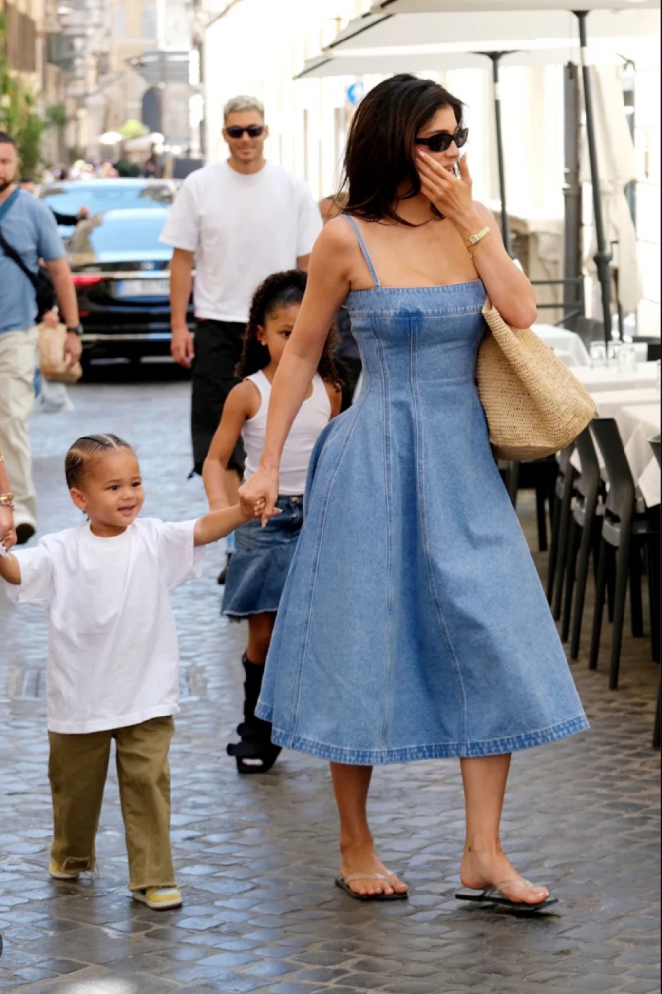 I’m obsessed with Kylie’s Italy look! Here’s how to recreate this simple and chic look!



#LTKSeasonal #LTKTravel #LTKStyleTip