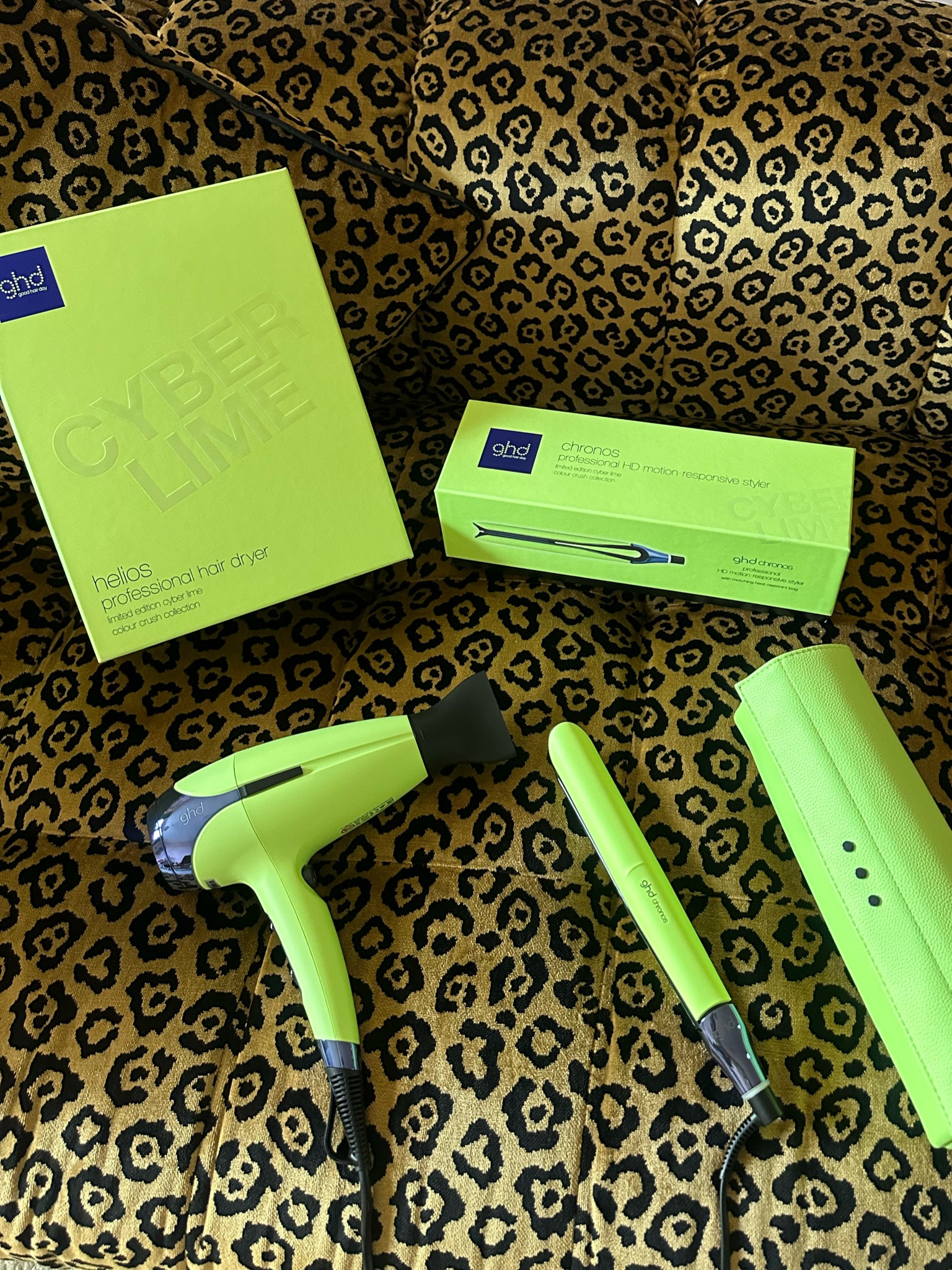 GHD hair straighteners and hair dryer of dreams 💚

#LTKGiftGuide