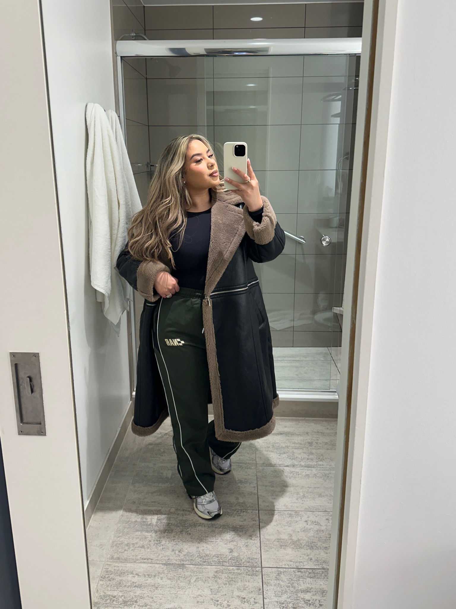 Boohoo Detachable Coat - wearing a size 8 petite (could’ve done a 6) runs oversized. It also comes in plus + tall size!🖤

#LTKMidsize #LTKSeasonal #LTKStyleTip