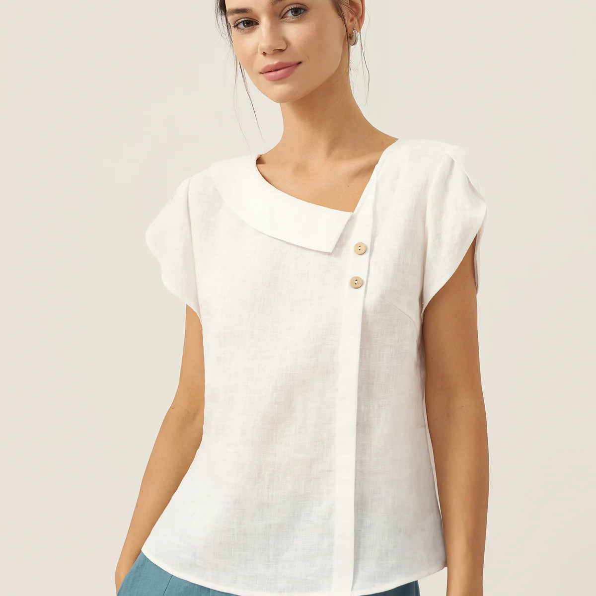 100% Linen Crescent Collar Flutter Sleeve Top FARA | LINTICO