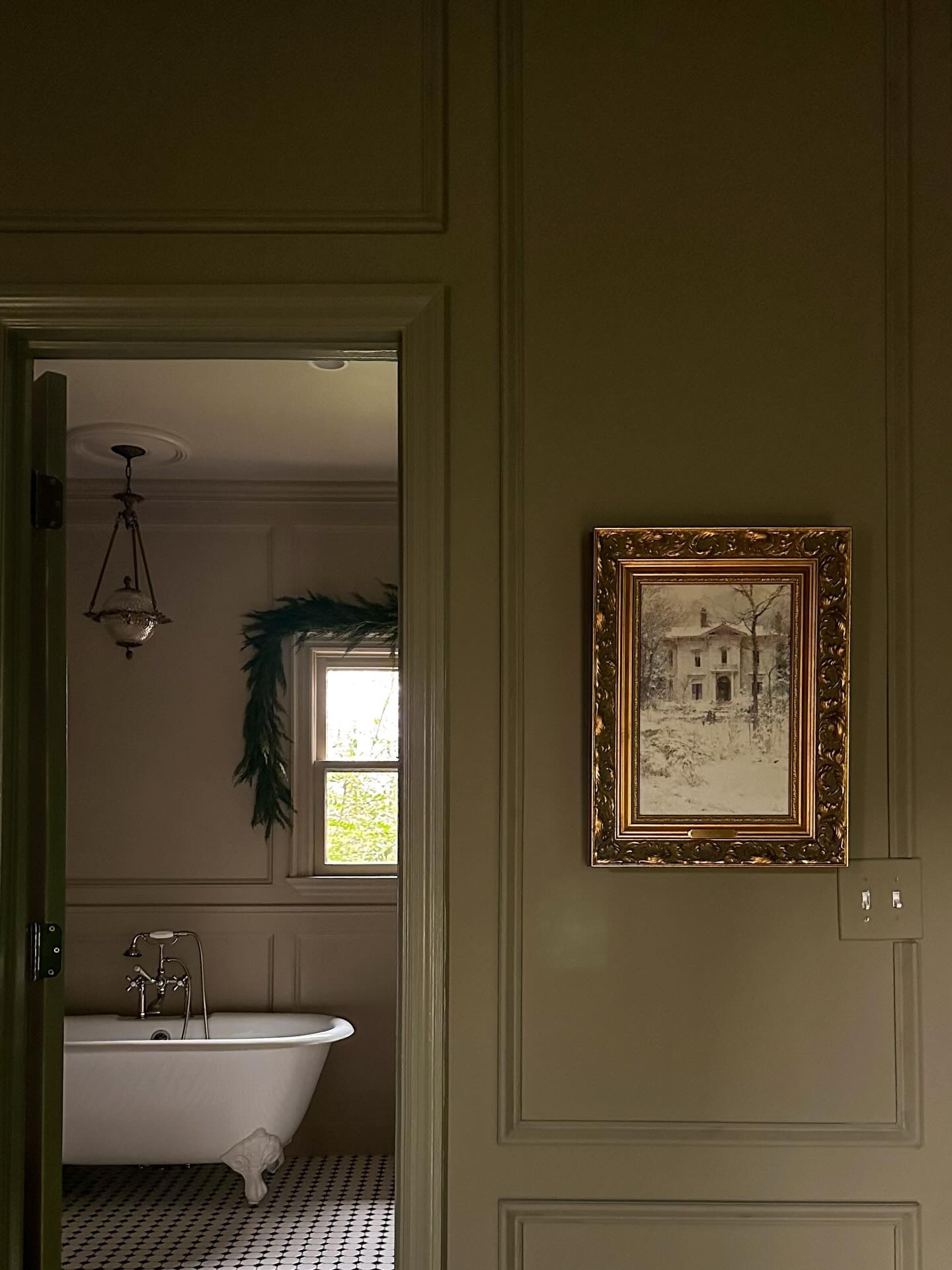 Christmas corners ✨

Some (mostly) close up snaps of Christmas moments that make me happy. I feel like I haven’t captured even half of my decor this year, but I hope to share a bit more Christmas content over the next week.

Next year I’m starting earlier!

#christmasdecor #holiday #decorations #christmastree #garland