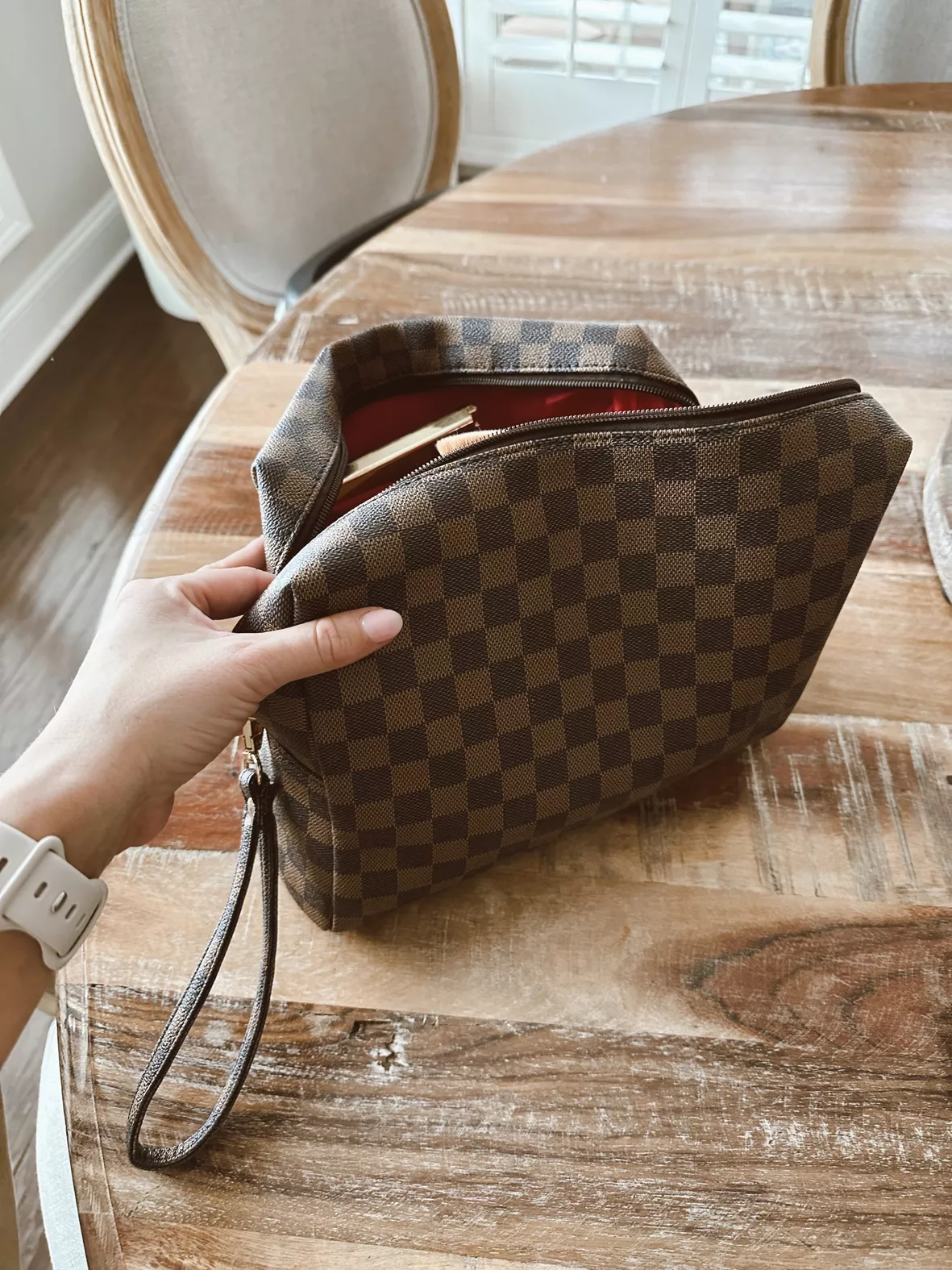 What's In My Makeup Bag (lv Cosmetic Pouch Pm)