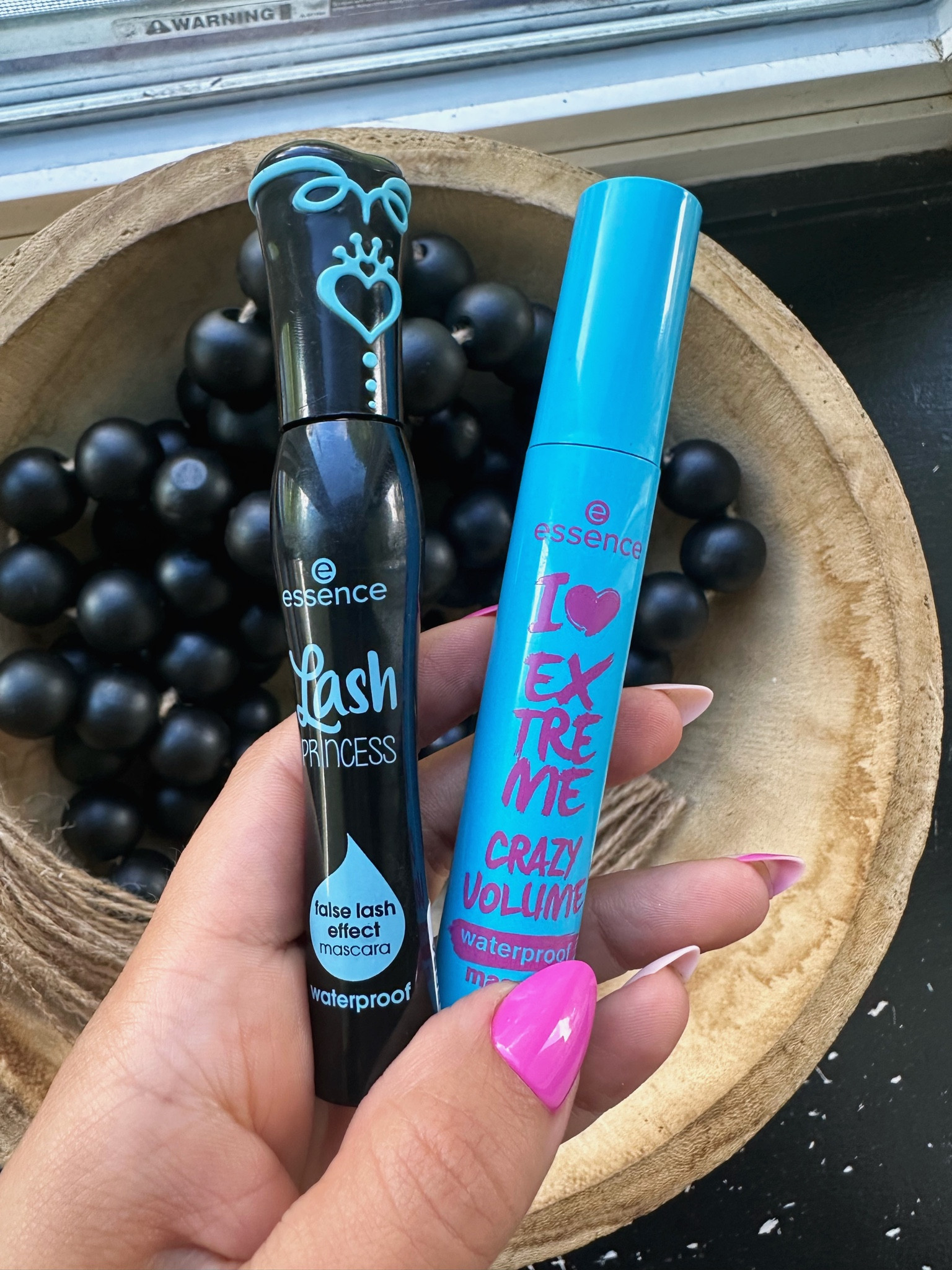 Hands down the BEST under $5 mascara! Both of these formulas leave your lashes feeling light and airy and don’t clump up your lashes. 

Leaves my lashes staying up all day 🫶🏼


Essence 
Mascara
#mascara
#under$5
#beauty
#waterproof

#LTKstyletip #LTKmidsize #LTKbeauty