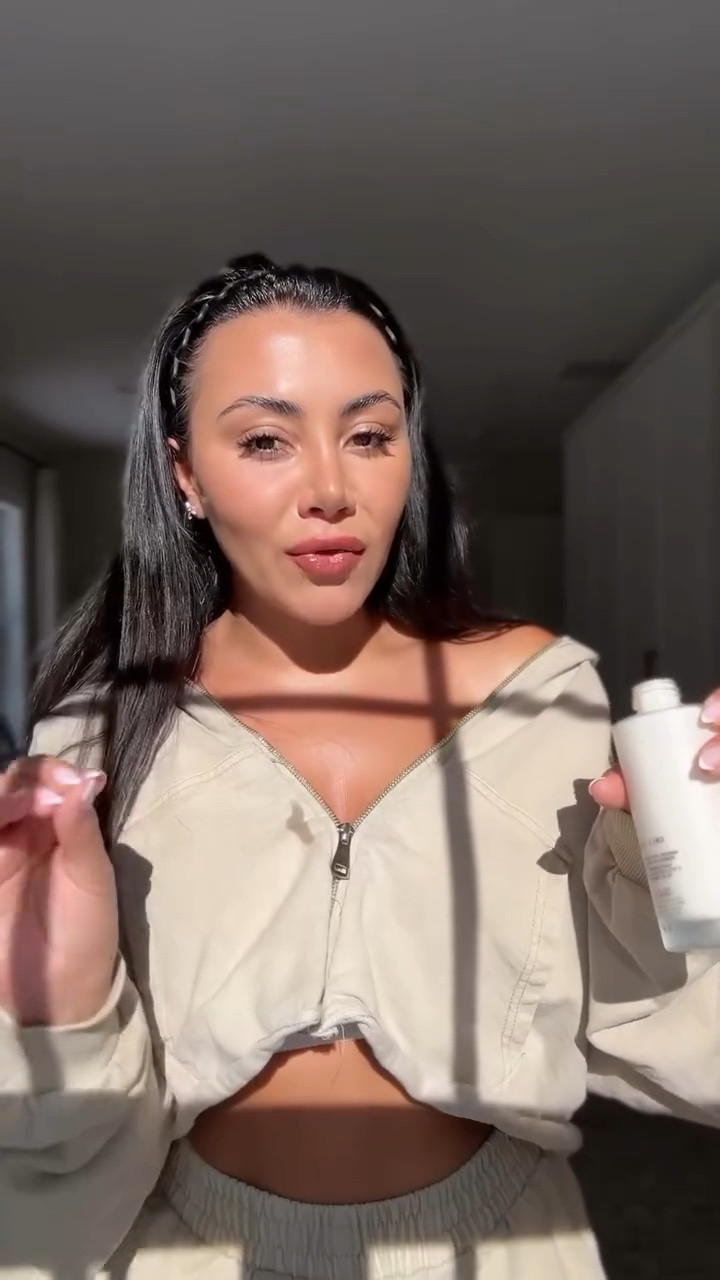 Skin hugging ☁️ 🥛 & saving my winter skin 

@noyz_official Only human mylk de parfum