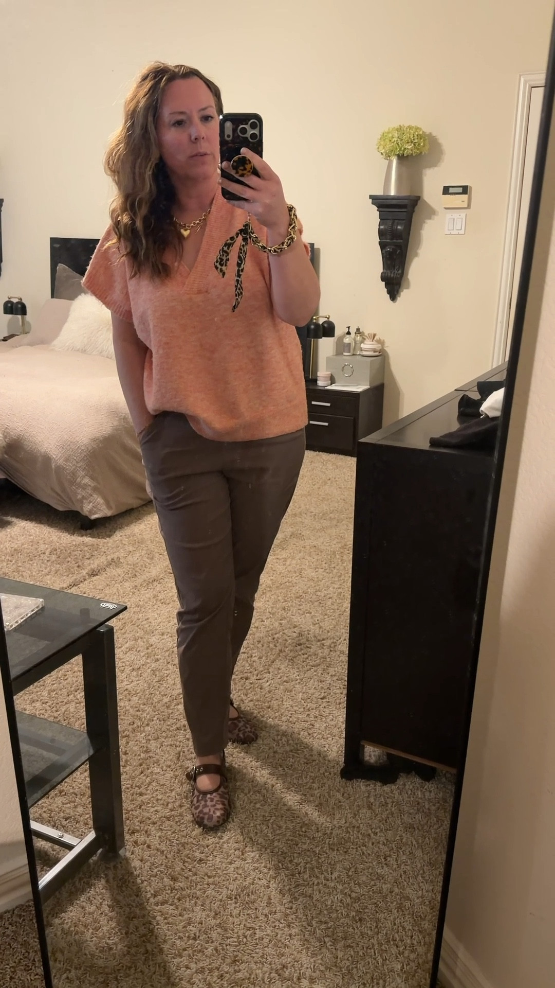 Soft Autumn girls… this one is for us 🤎🍂
Color analysis changed the game for me & THIS is why 👇🏼
When you stop fighting your palette and start dressing in your God-given tones? Everything just glows different. ✨
This outfit is full of warm, muted, earthy richness…no harsh contrast, no icy brights… just that warm, muted rose (no bubblegum allowed 😉). Paired with rich chocolate brown, it creates the dreamiest soft contrast that makes Soft Autumn skin look lit from within.

Think:
🌸 Warm rose
🤎 Cocoa brown
✨ soft gold details

It’s giving effortless, put-together, quietly luxe… without even trying.
If you’re a Soft Autumn too, save this as your outfit formula:
Warm + muted + medium depth + gold accessories = instant harmony.
Linked everything for my Soft Autumn beauties 🍂👜

#softautumn #coloranalysis #ltkstyle #neutraloutfit #warmtones #fallpalette #softautumnstyle #capsulewardrobe #effortlessstyle

#LTKSeasonal #LTKootd #LTKOver40