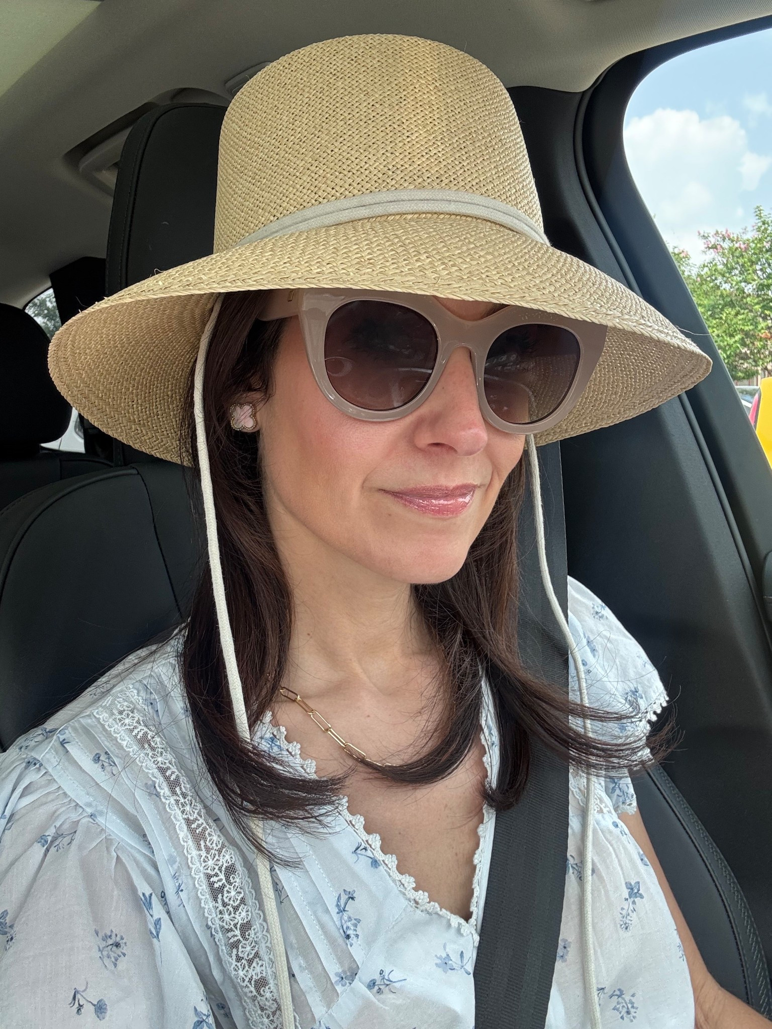 First 🔥🔥 baseball game of the season!
Hat @sissylight
Sunglasses @lespecs
