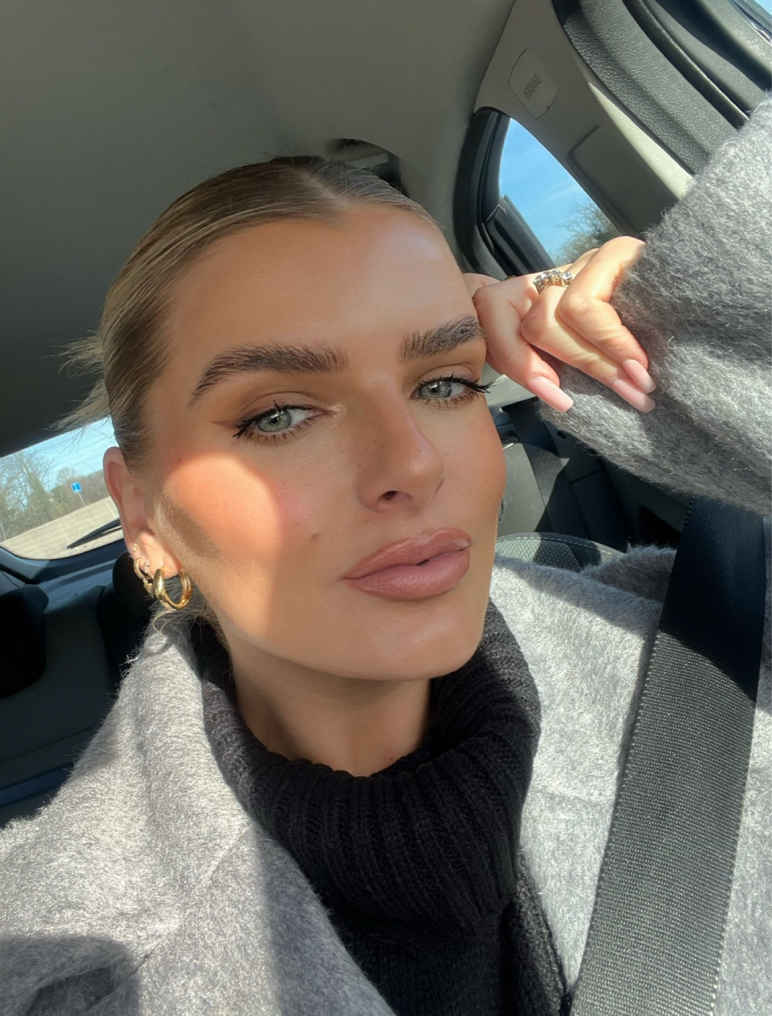 One of my most asked make up Q’s is how I create this brown wing 👏🏽 I use the brown shade from the Charlotte Tilbury Luxury Pallet (Pillow Talk) & an angle brush ✨ #makeup #naturalmakeup #wingedliner #softglam #LTKxCharlotteTilbury #CharlotteTilbury 

#LTKeurope #LTKbeauty