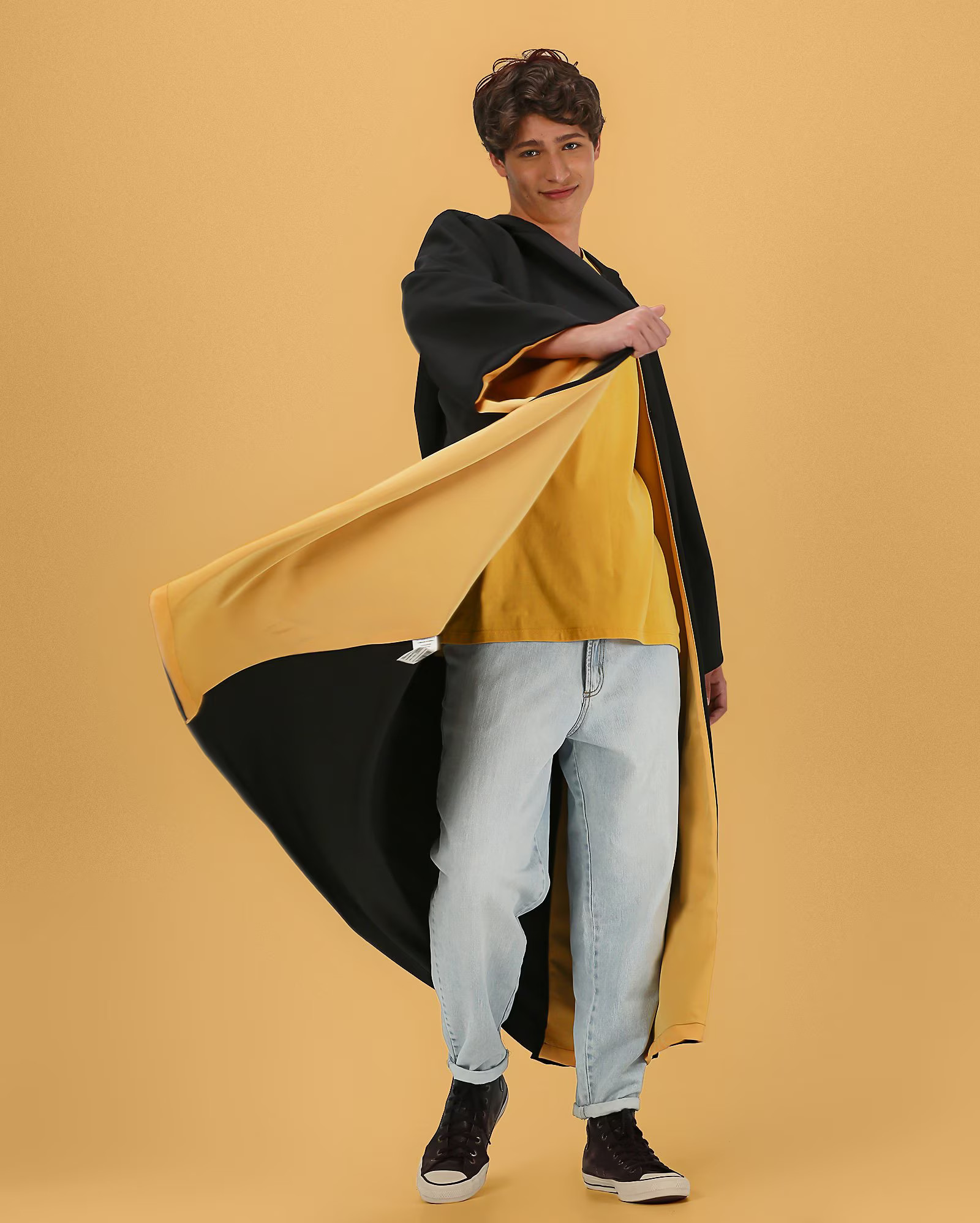 Capa masculina Hufflepuff Harry Potter amarela | Warner Bros. | Riachuelo (BR)