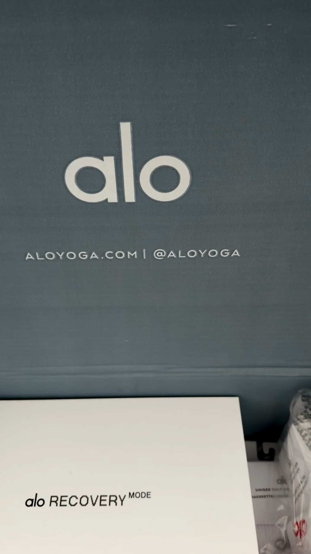 Remember the 30% off sale I told you about? Unbox my order with me and the dogs. 
@Alo Yoga

#LTKSaleAlert #LTKfitnessgoals #LTKActive