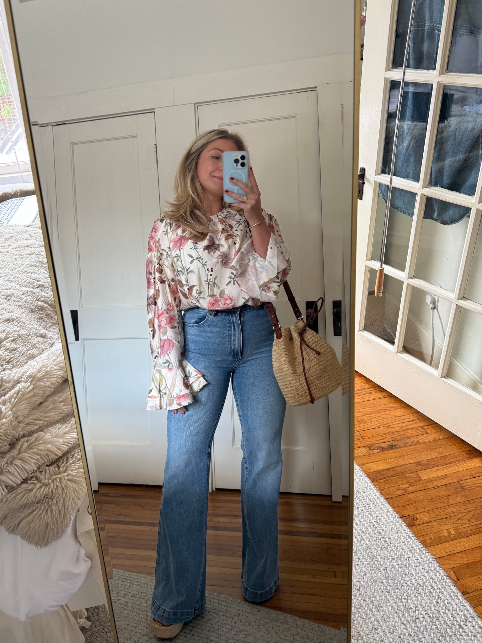 Floral flare long sleeve top: size small

Flare high waist jeans: 27

#LTKMidsize #LTKFallSale #LTKSeasonal