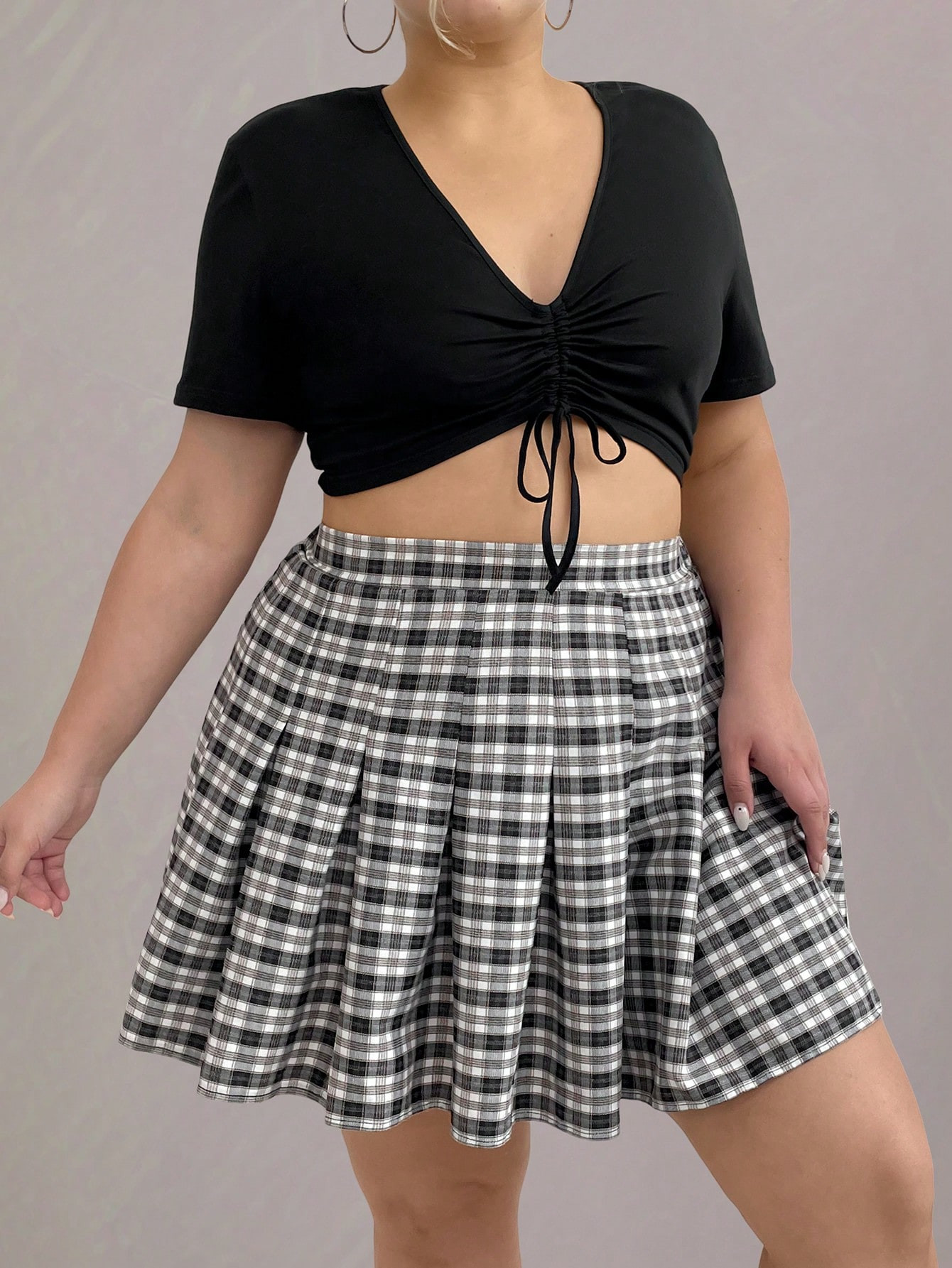 SHEIN LUNE Plus Size Summer Casual Solid Color Drawstring Cropped T-Shirt And Plaid Pleated Skirt... | SHEIN