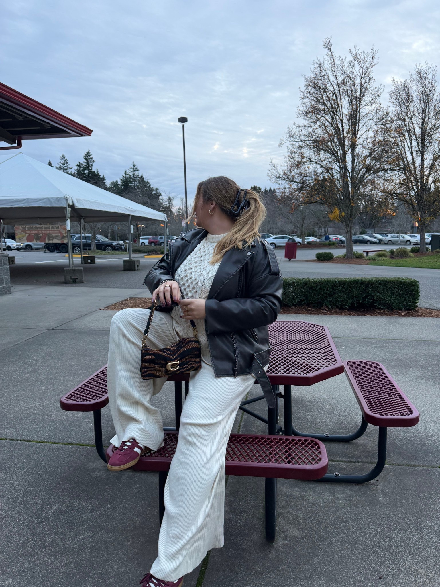 wearing XLs in everythinggggg 

#LTKHoliday #LTKGiftGuide #LTKCyberWeek