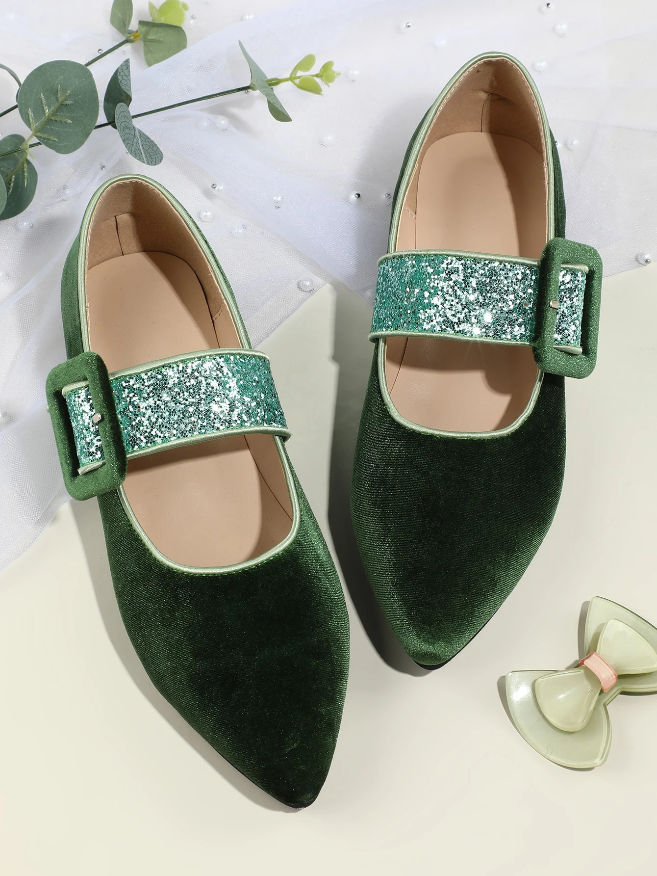 Minimalist Buckle Decor Glitter Point Toe Flats | SHEIN