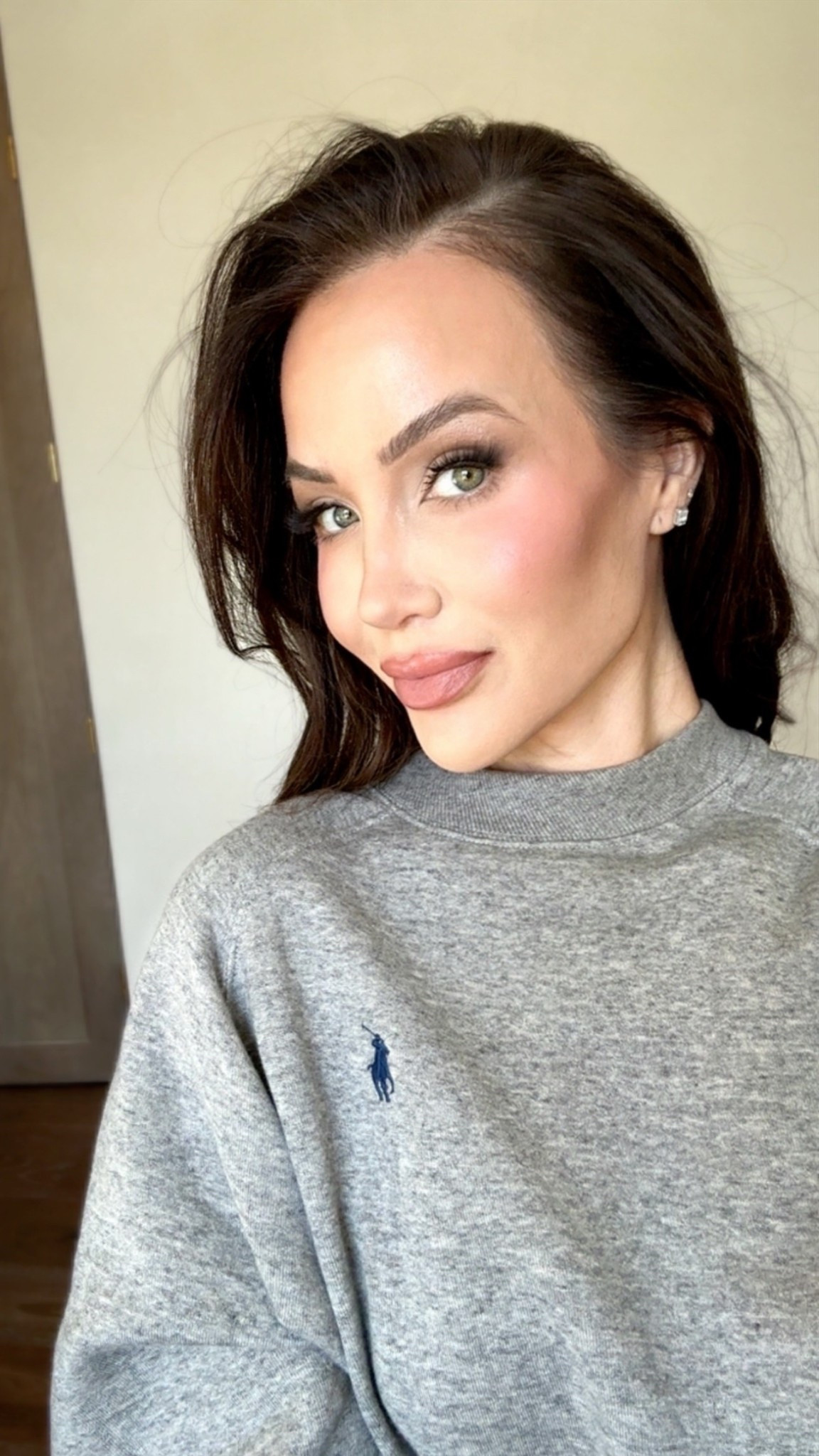 Today’s glam!
Patrick Ta “She’s Giving” on the cheeks
Bobbi Brown Setting Powder in Pale Yellow
BioIonic Curling Iron in 1.25"


#LTKgrwm #LTKHoliday #LTKdayinmylife