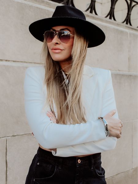 Cropped blazers are a thing for spring🌸🌿🌷 I’ve linked some of my favorites here🤍

Happy Good Friday, Dames & Dandies✨

Use code EricaDeligne20 for 20% OFF Alexis Bittar bracelet👌🏻 (ends March 31st)

#LTKworkwear #LTKSeasonal #LTKstyletip