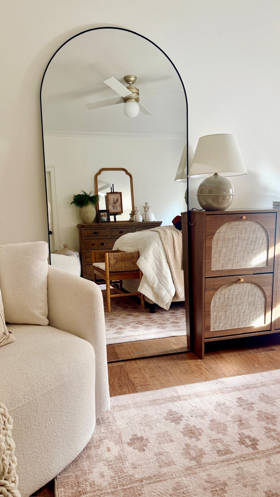 My new mirror I’m obsessing over! It’s perfect and on sale right now- run to get it🤭🤭

#LTKHome #LTKSaleAlert #LTKSeasonal