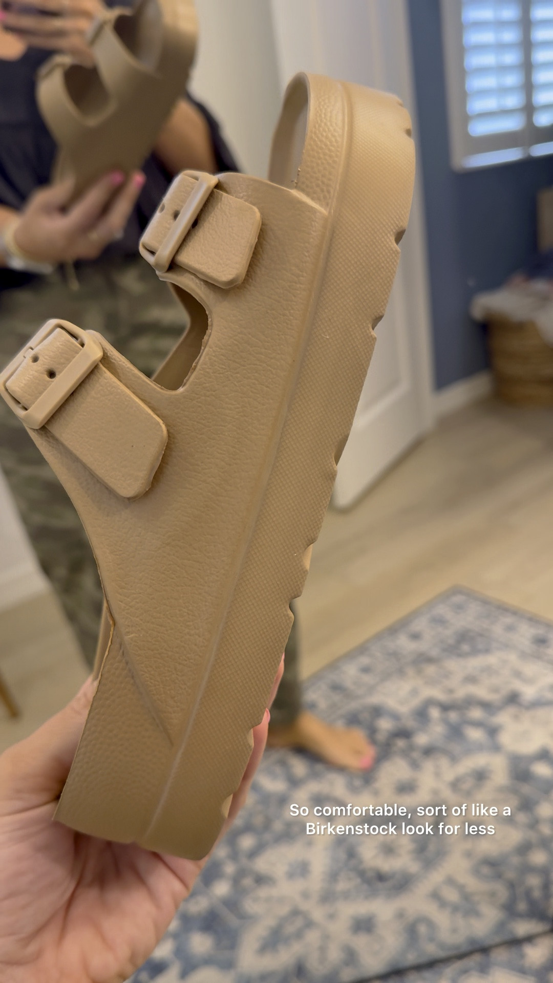 I’m normally a 2/26 in Abercrombie jeans but always go down to a 0/25 in American Eagle - for reference!! In this camo pair, I went down to a 000. Regular length. They run BIG! Size down! Unless you want them to fit baggy like the model, then you don’t need to.. but I prefer them fitted more. They are soooo soft and stretchy!!!!!! New fave pants EVER. // XS cute babydoll peplum tee 

