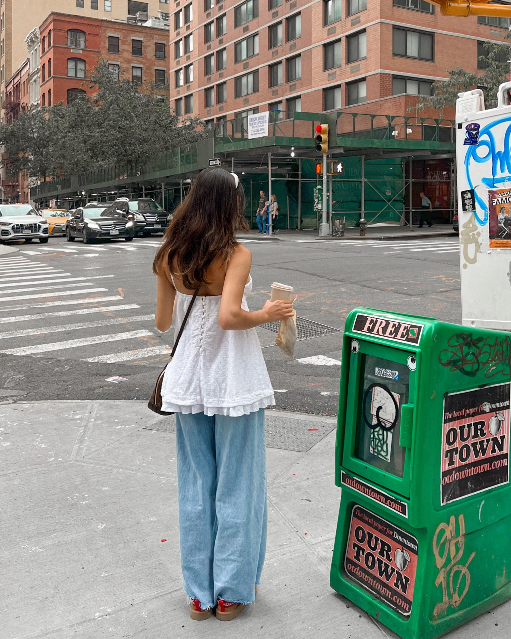 princess polly white mini dress, aeropostale wide leg jeans, ugg slippers

princess polly code: ANYA20 

top: size 2
pants: 00
height: 5’3