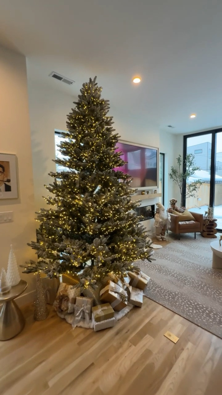 Christmas decor holiday season home decor decorating inspo Christmas tree decor 

#LTKStyleTip #LTKHome #LTKHoliday