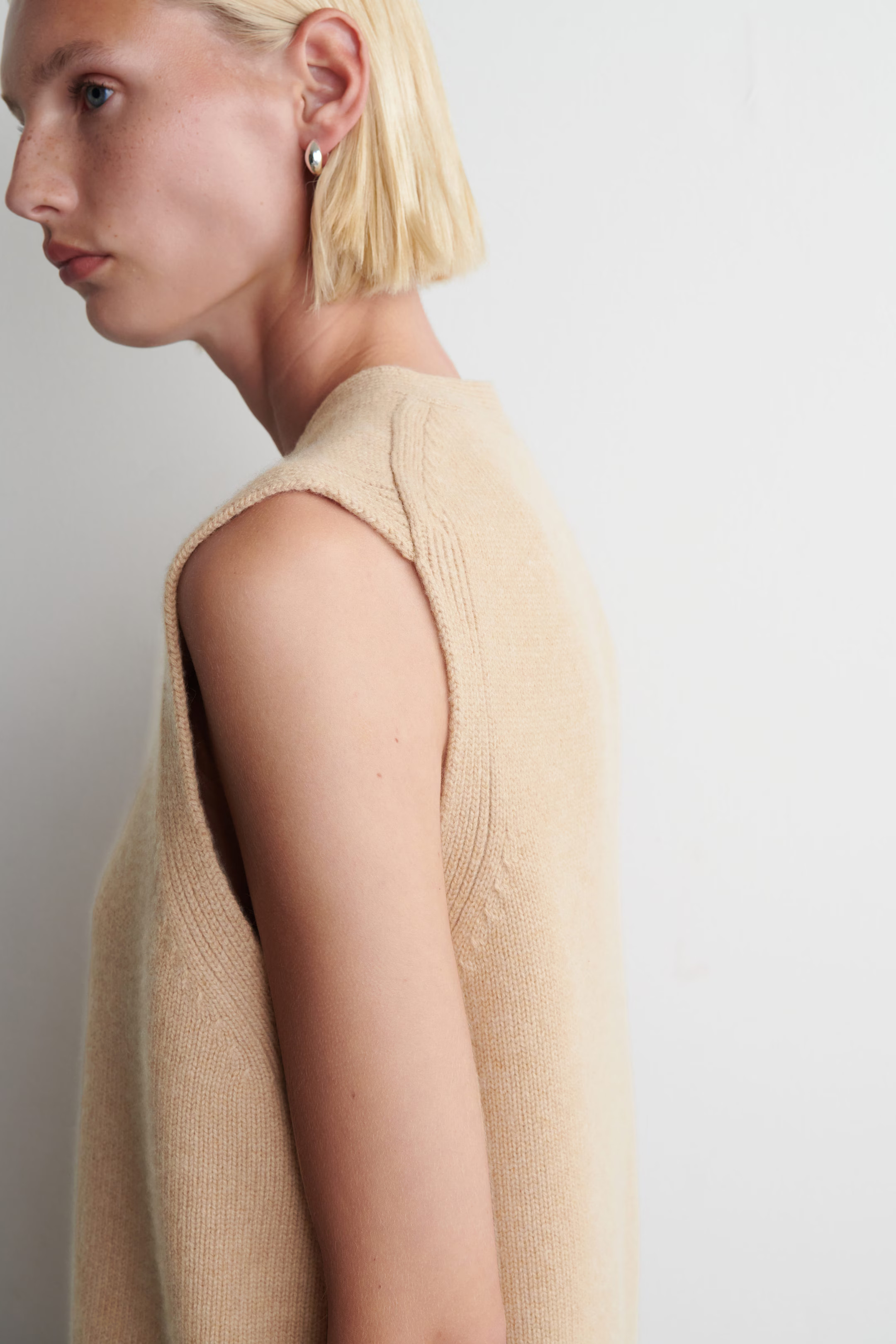 KNITTED CASHMERE-BLEND TANK - BEIGE | COS US | COS (US)