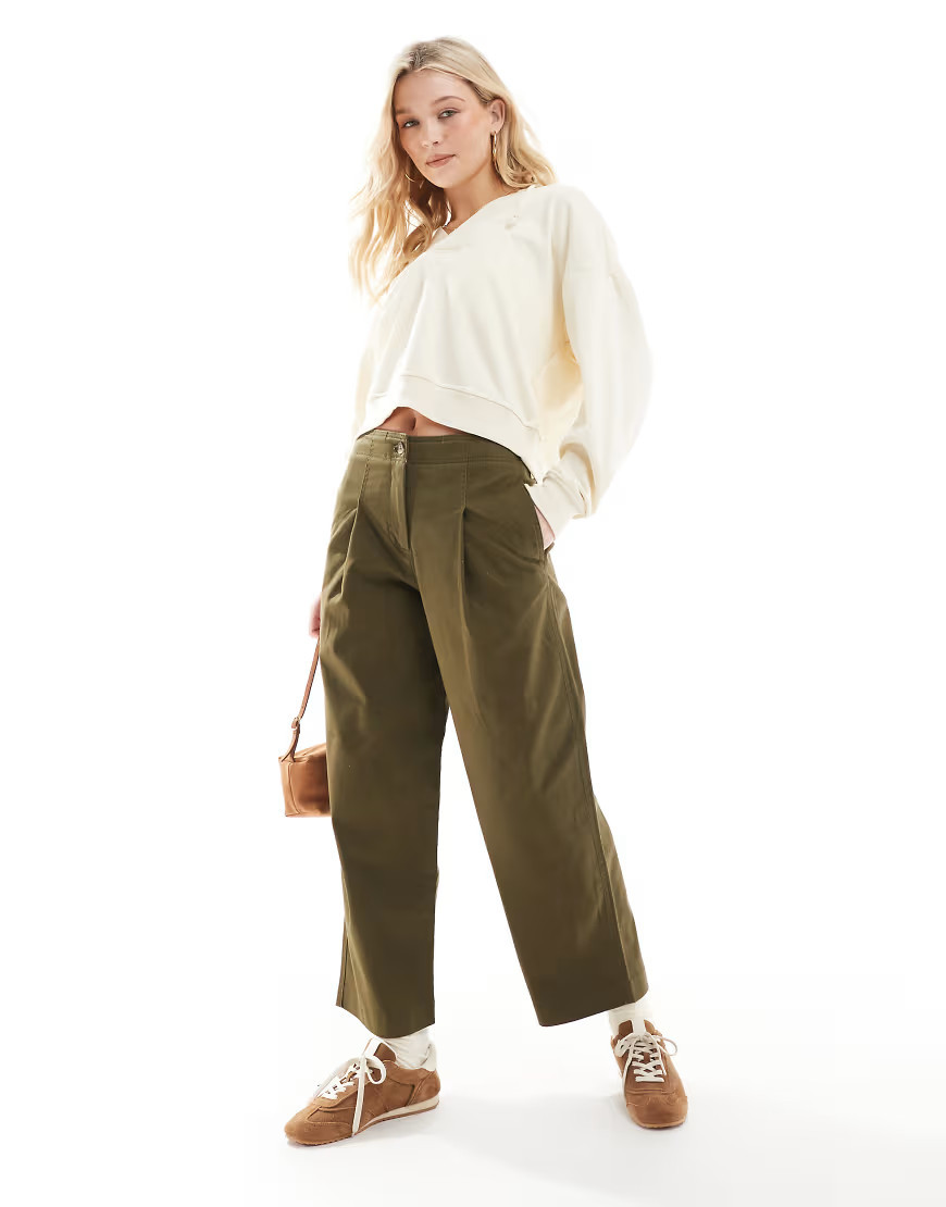 ASOS DESIGN – Barrel-Chinohose in Khaki mit schlichtem Bund-Grün | ASOS (Global)