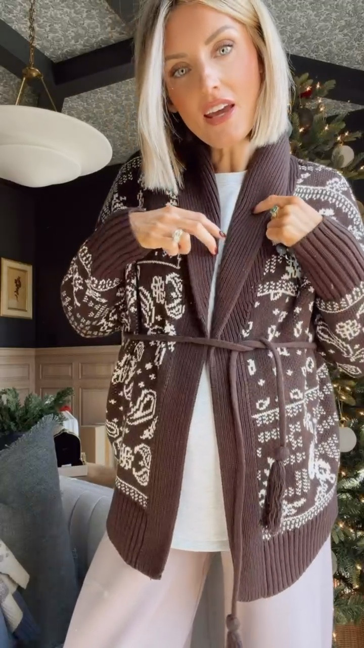 I love this brown paisley cardigan! It’s so cozy, and I thought this would be great to have to wear on a mountain trip! I’m just wearing it to work from home, but I’ve also styled it with jeans! Wearing size S! Use code AFLOVERLY for an extra 15% off!

Loverly Grey, Abercrombie sale, cardigan, brown sweater, mountain trip, loungewearr

#LTKSaleAlert