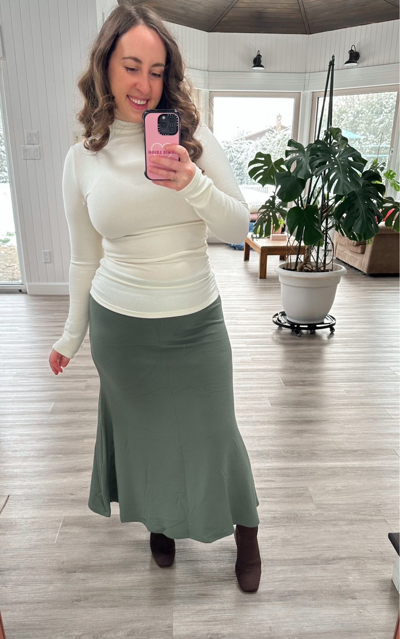 Headed out to do some holiday shopping and feeling absolutely adorable! This skirt is SO cute - my first time trying a mermaid silhouette and I love it! Perfect with a simple turtleneck. 

#LTKHoliday #LTKMidsize #LTKootd