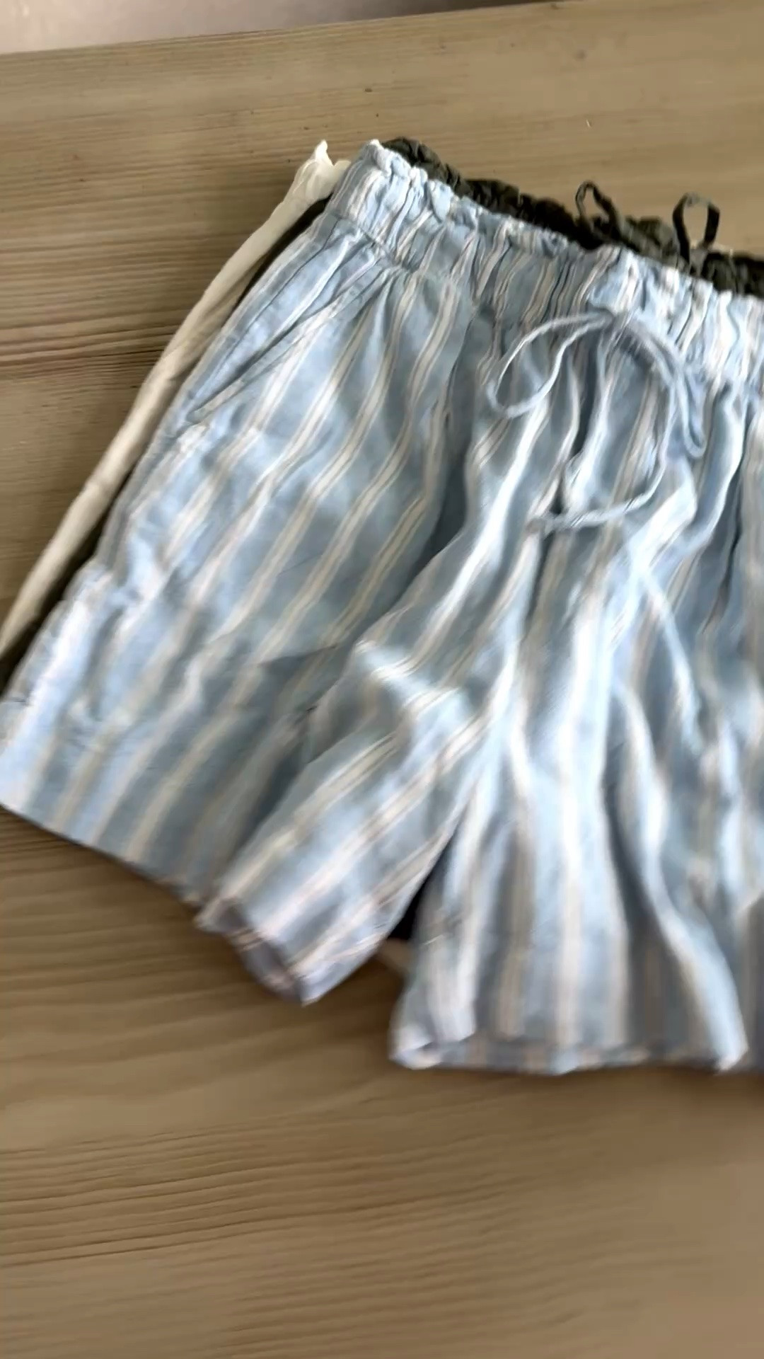 These 5 inch linen shorts sell out every year!! So so good ladies! 

#WalmartPartner #WalmartStyle
@WalmartStyle