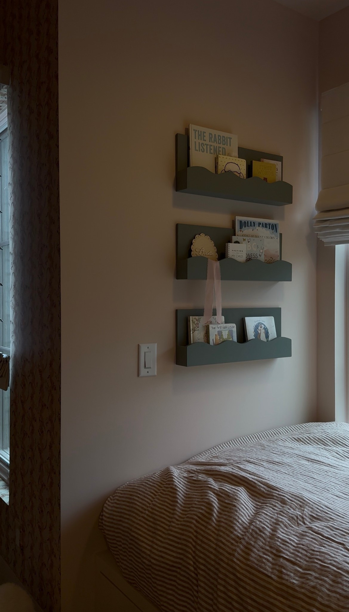 Got these from McGee & co they’re the “small” size! We love these little reading books for the kids our favorite part of our nighttime routine. We also swap out our books depending on the season/holiday! Will link some of our favorites here

Dressupbuttercup.com #dressupbuttercup #dederaad 

#LTKSeasonal #LTKdayinmylife #LTKBaby