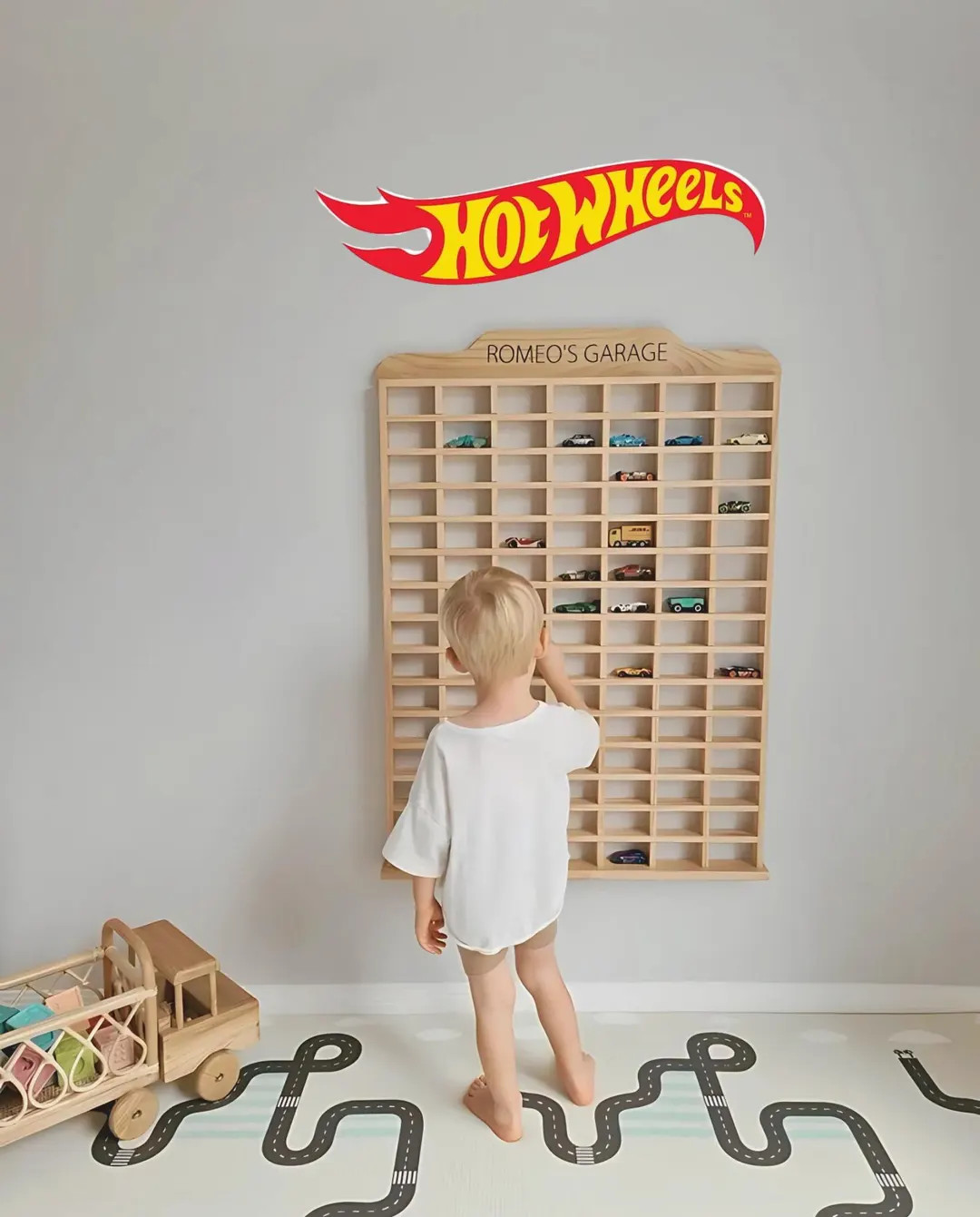 Garage pour voitures en bois fait main : présentoir pour petites voitures à l'échelle 1/64 - E... | Etsy (US)