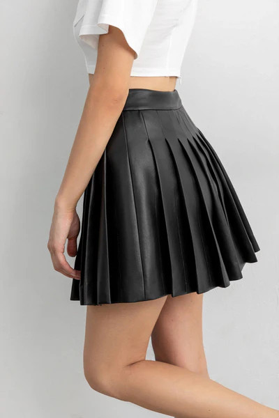 Holly Black Pleated Skirt | J.ING