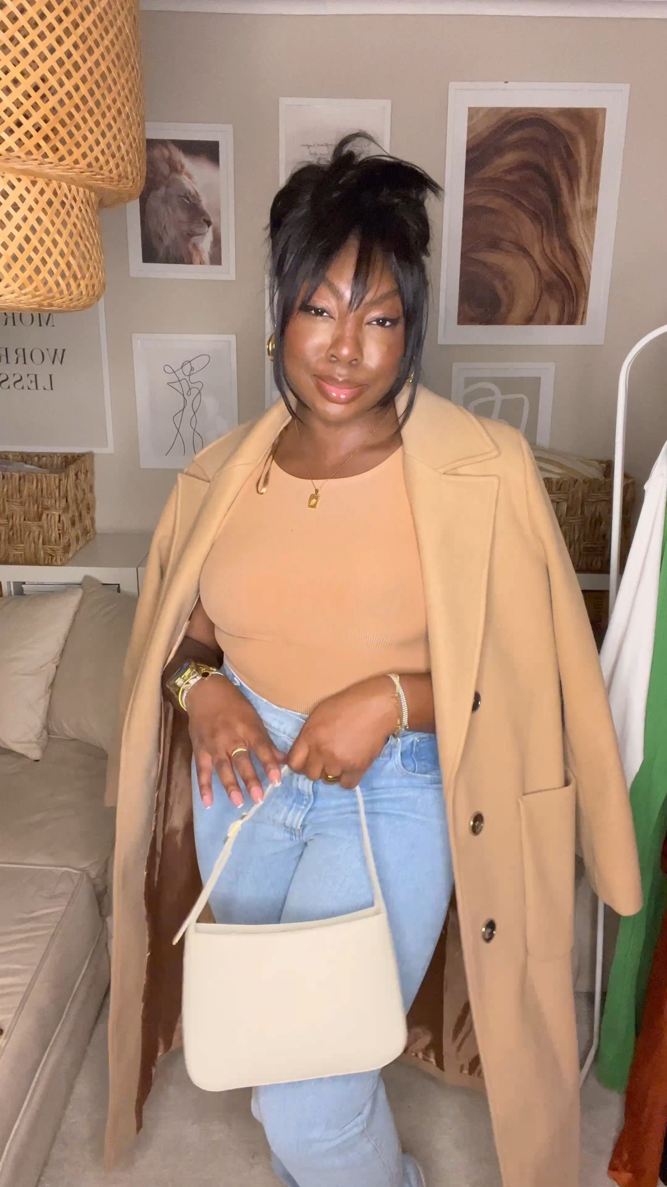 Curvy Friendly Jeans>>>💙

Bought a new pair of wrap zip jeans from Abercrombie that I’ve been wanting to style up for spring. These are nearly 50% cheaper than the popular style - without compromising quality and a comfy fit (for the waist-hip ratio challenge). I usually have to jump or salsa my way into jeans, but I’m still kn a mission to find the best jeans available for ladies with curves. These truly make me feel confident and I am obsessed with the colour & fit!

- Nude Bodysuit @topshop (had for over 10 years)
- Washed Ultra High Rise 90s Straight Jean @abercrombie (32 L)
- White Trainers & cream Bag @marksandspencerstyle
- nude/camel oversized Coat @riverisland (16uk)

#ootdspring #howtowearit #casualoutfit #curvyfashionblogger #size16 #size16style #denimjeans 
