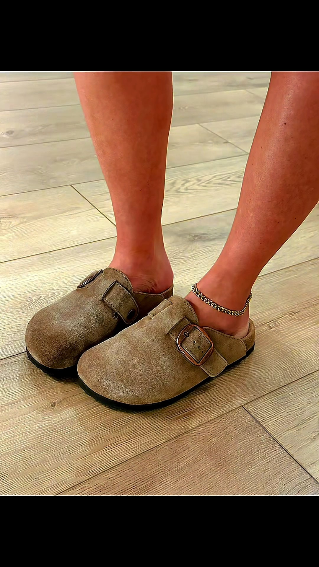 Amazon neutral suede clogs under $40 🤎
Oversized statement buckle + memory foam cork footbed.
Comfortable, elevated, and the perfect everyday fall shoe.


#LTKU