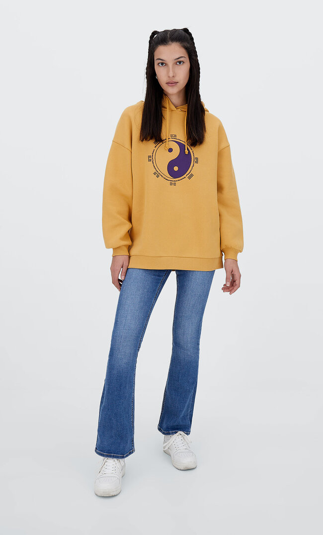 Embroidered oversize sweatshirt - Women's See all | Stradivarius United Kingdom | Stradivarius (UK)