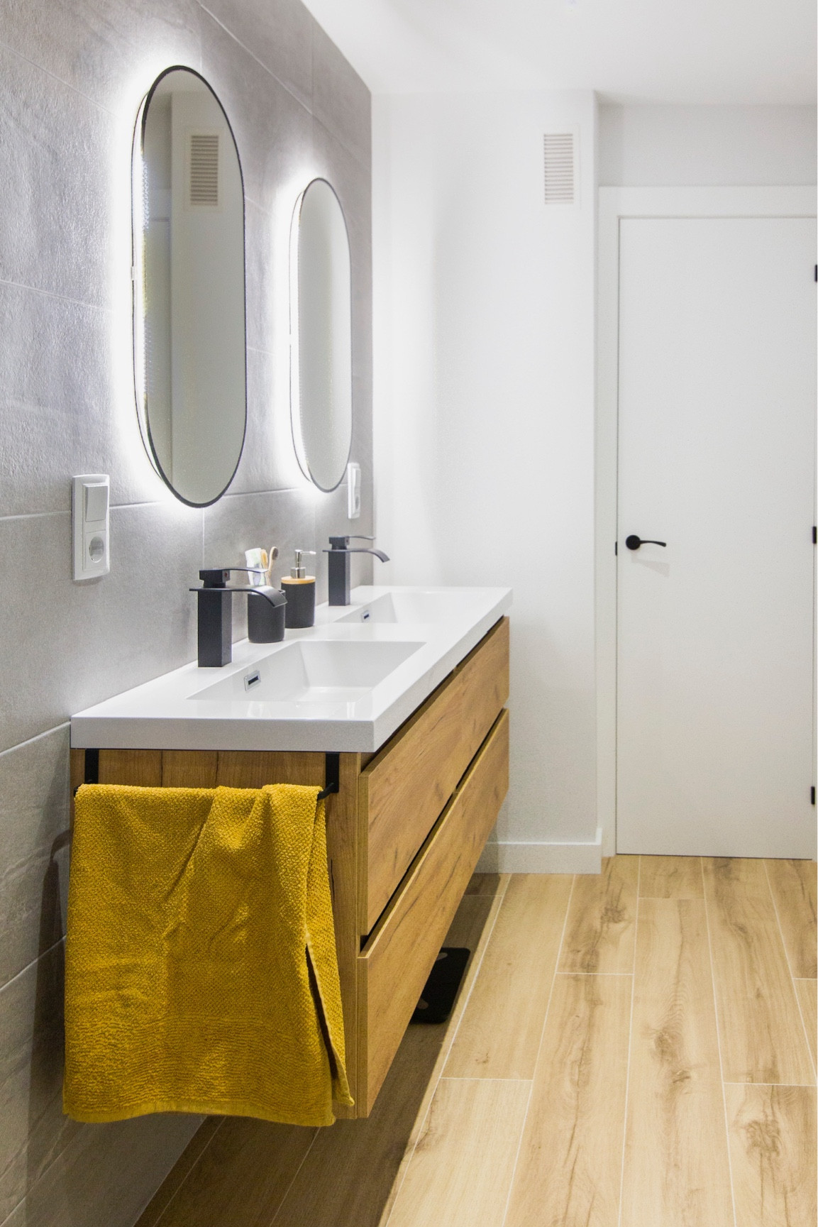 Baño con doble seno con mueble de madera 🤍

#LTKeurope #LTKhome