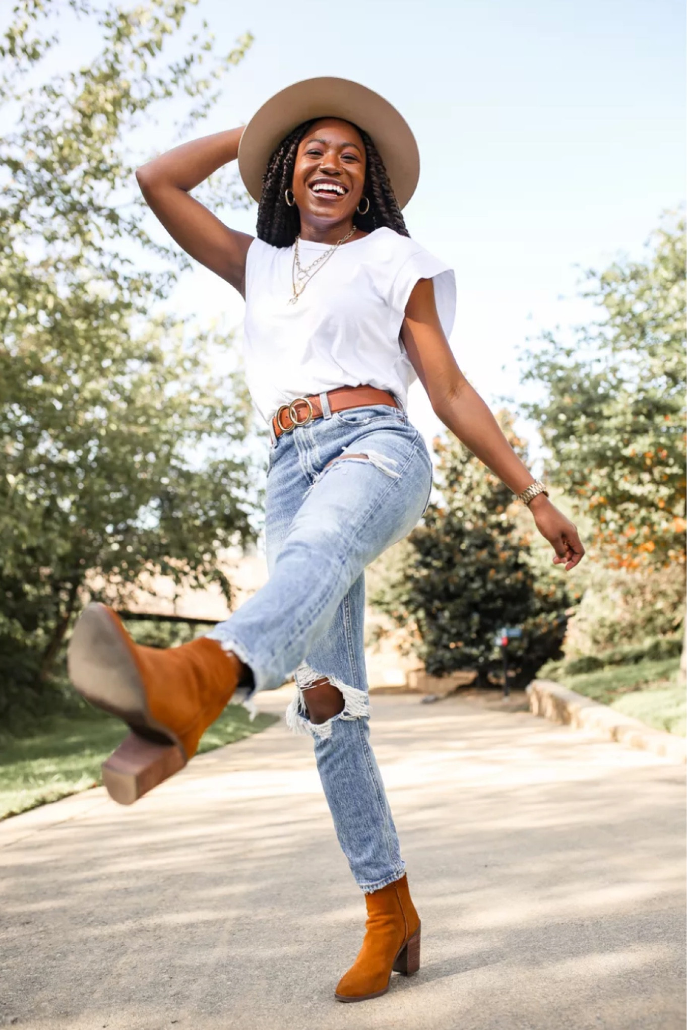 Abercrombie jeans outfit - brown boots - cream hat - big hats - white tees - fall outfits 


#LTKshoecrush #LTKSeasonal #LTKunder100