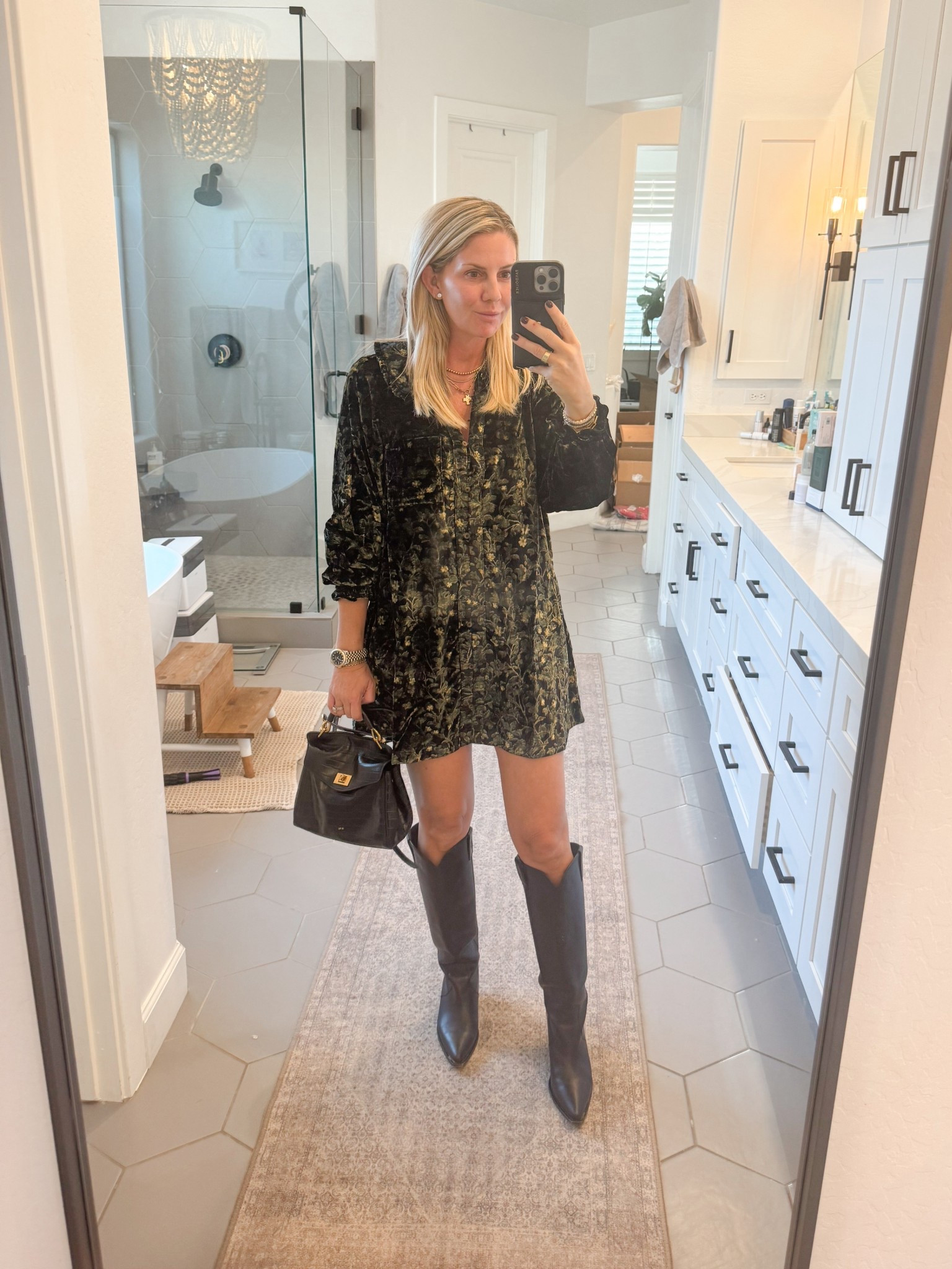 Green velvet holiday party dress  

#LTKParties #LTKHoliday #LTKSeasonal